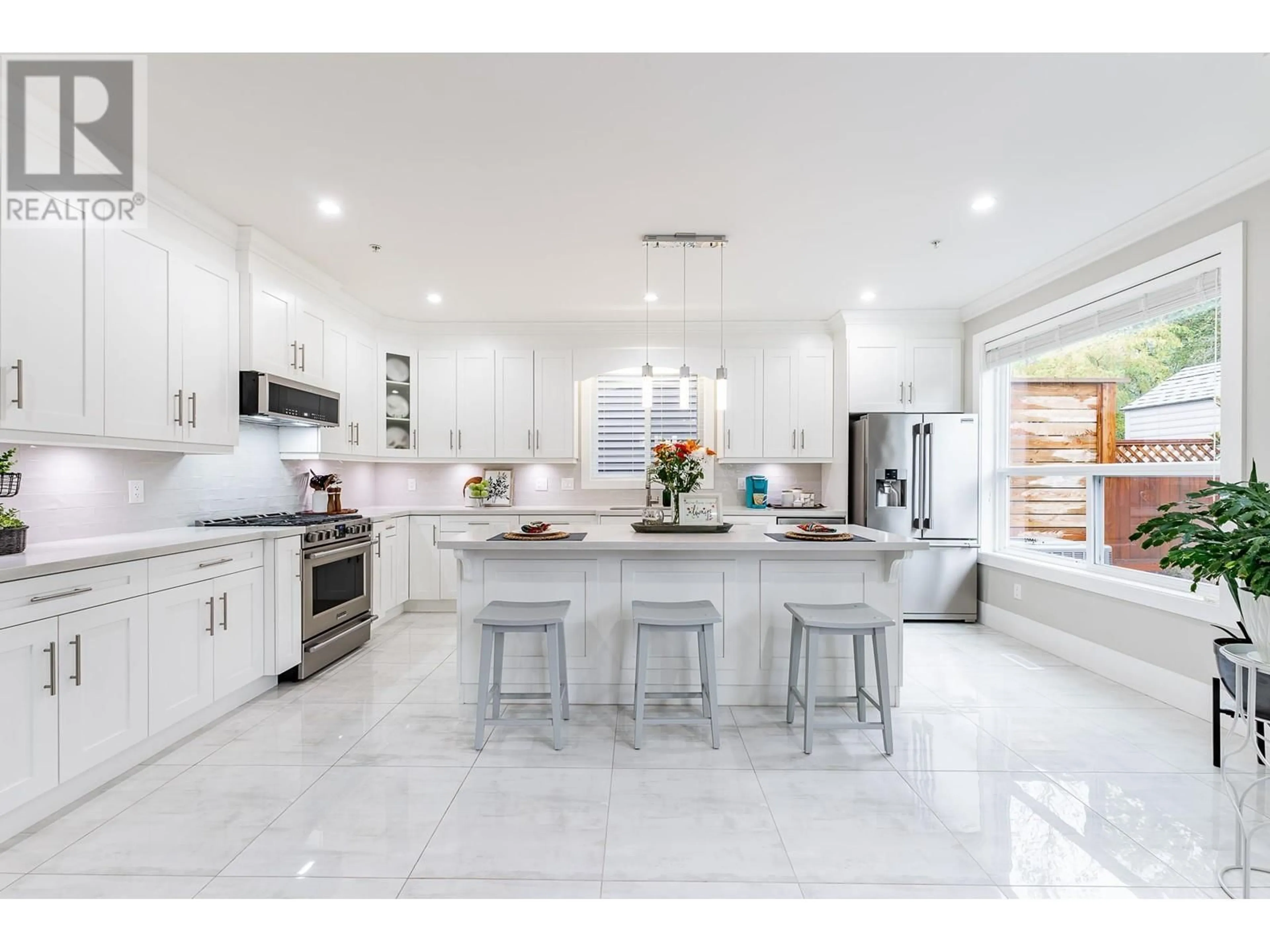 Contemporary kitchen, ceramic floors for 10038 247B STREET, Maple Ridge British Columbia V2W0H1