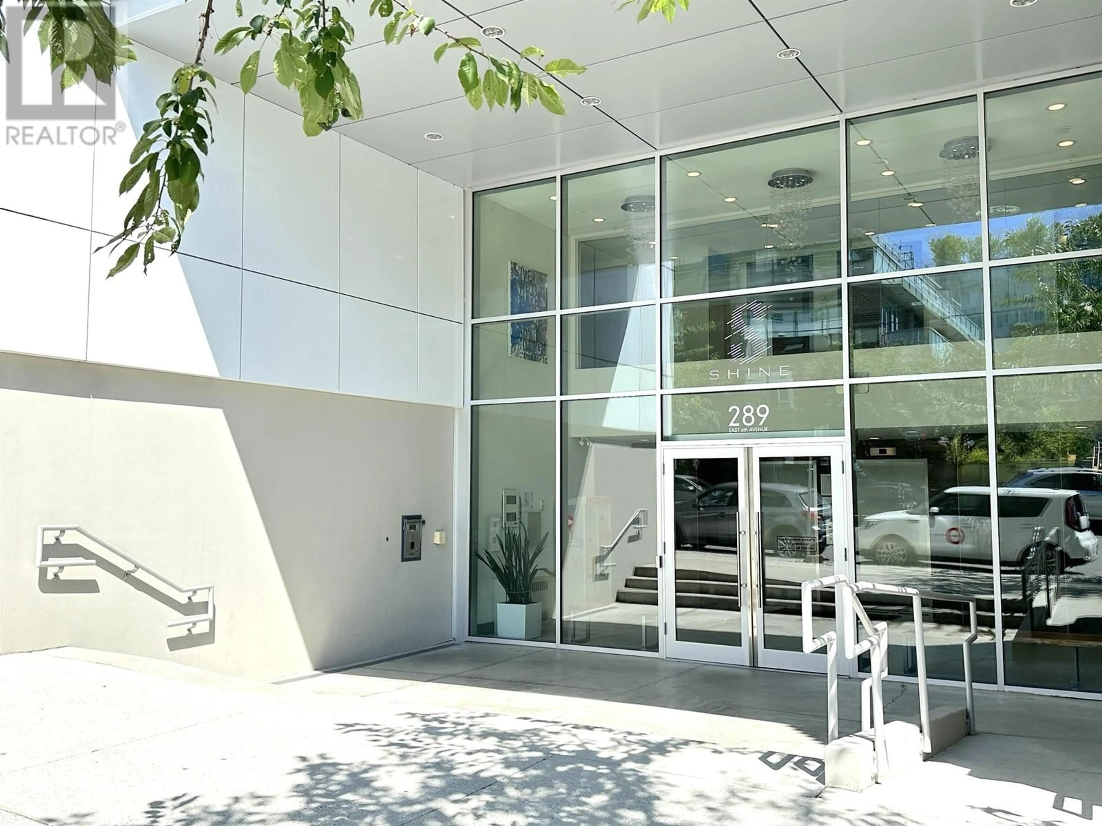 Indoor foyer, ceramic floors for 512 289 E 6TH AVENUE, Vancouver British Columbia V5T0E9