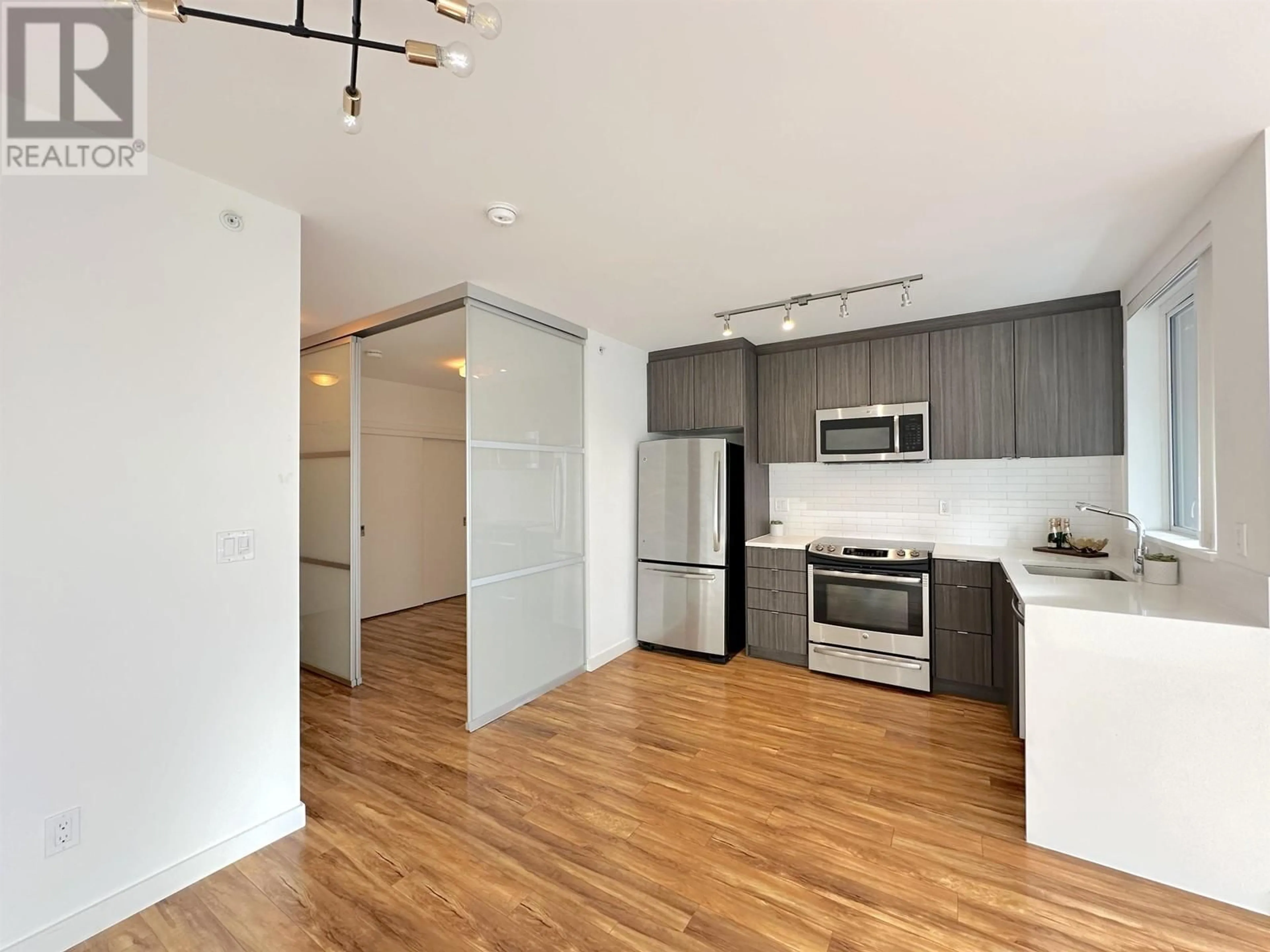 Standard kitchen, wood floors for 512 289 E 6TH AVENUE, Vancouver British Columbia V5T0E9