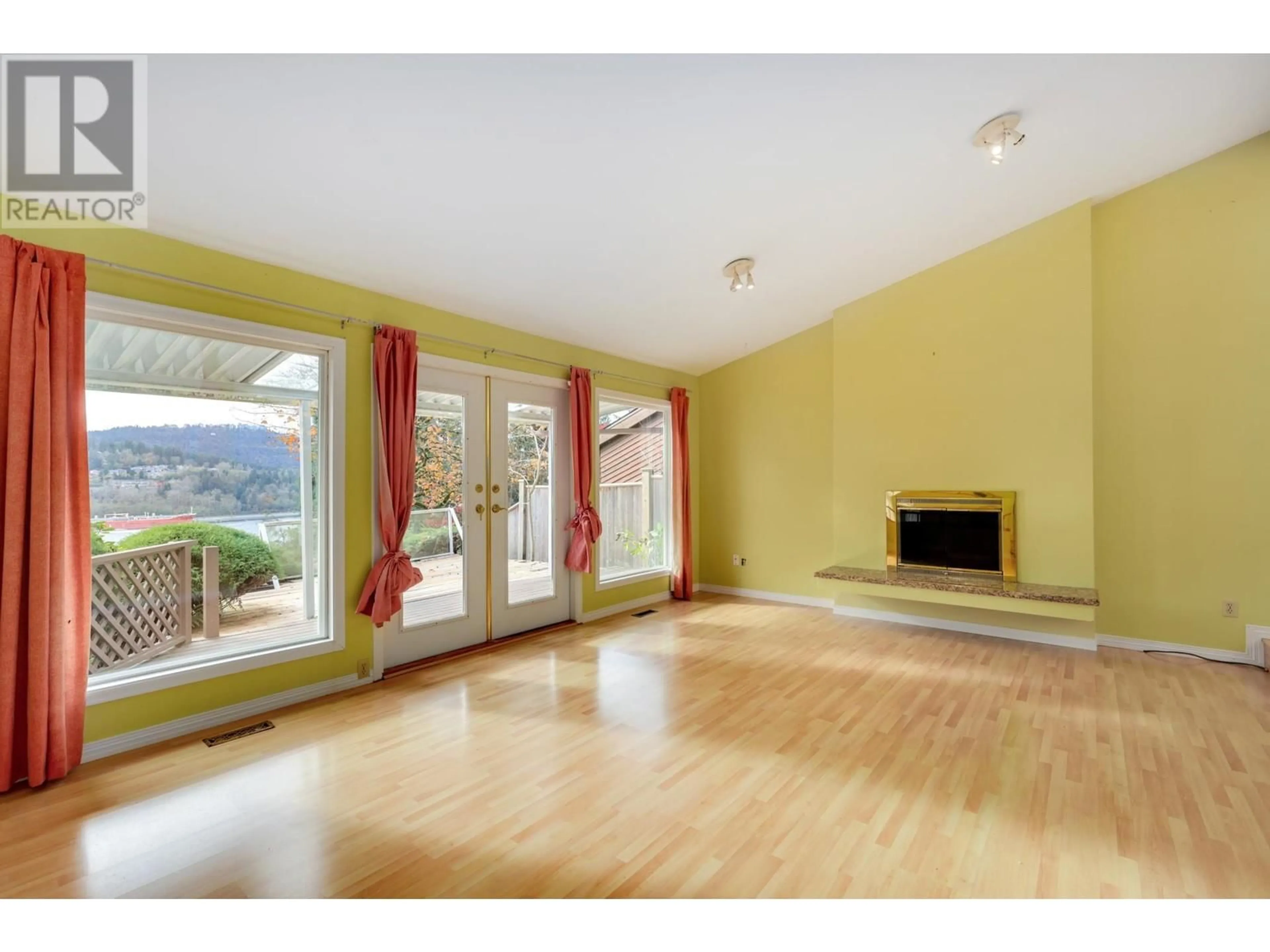 Living room, wood floors for 11 AXFORD BAY, Port Moody British Columbia V3H3R4