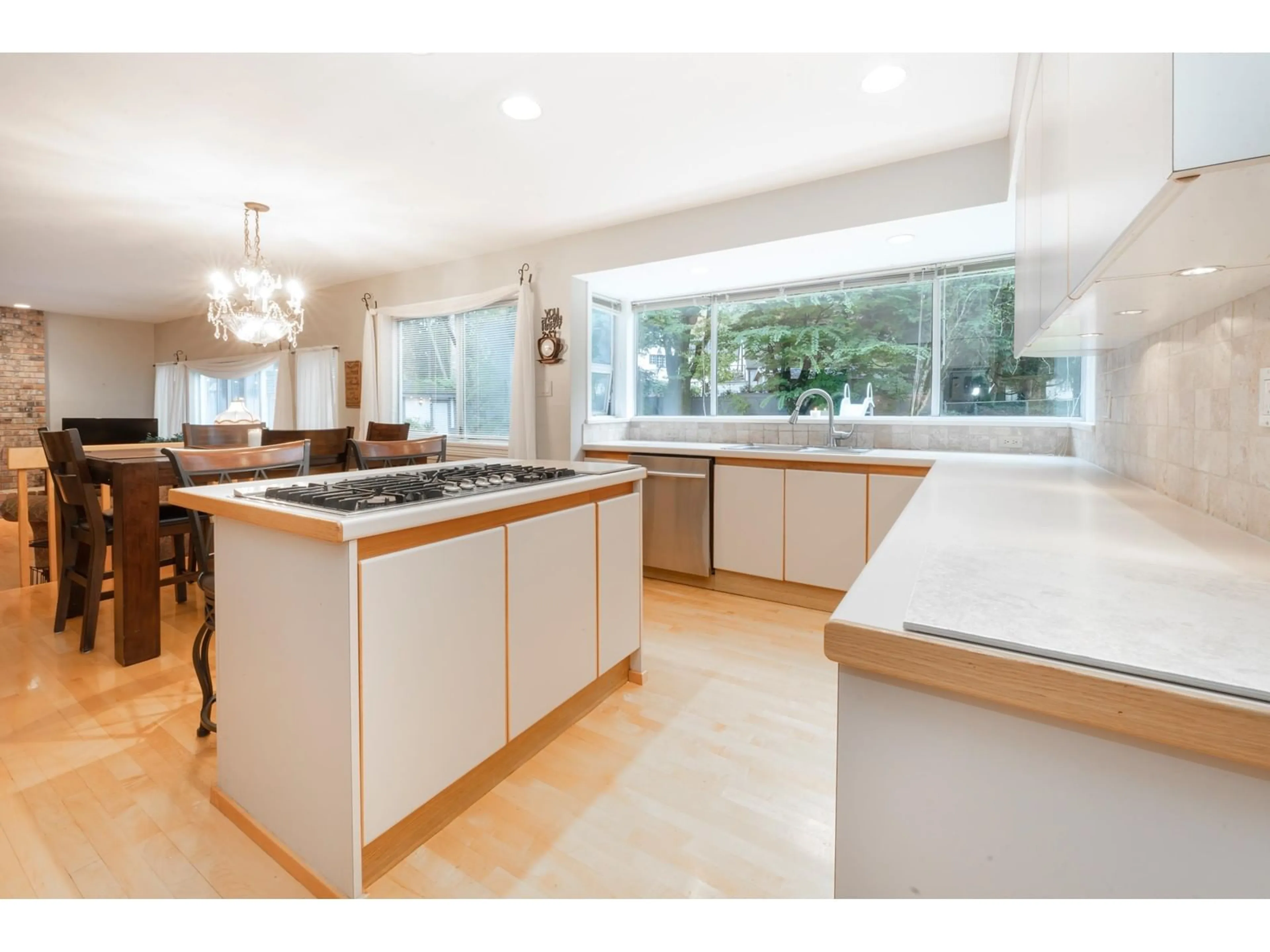 Open concept kitchen, ceramic/tile floor for 17352 26A, Surrey British Columbia V3Z0E6