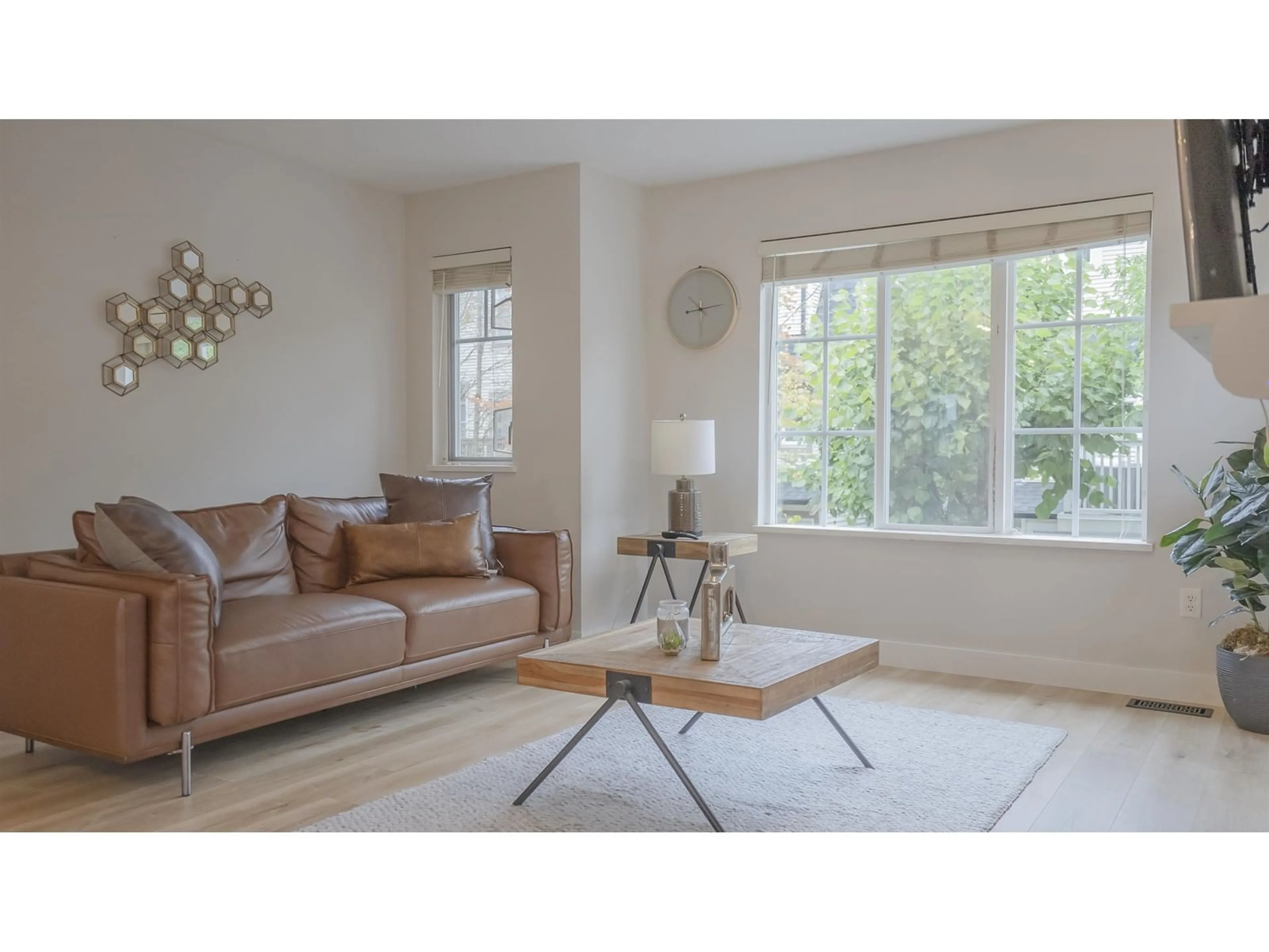 Living room, wood floors for 22 20540 66 AVENUE, Langley British Columbia V2Y2Y7