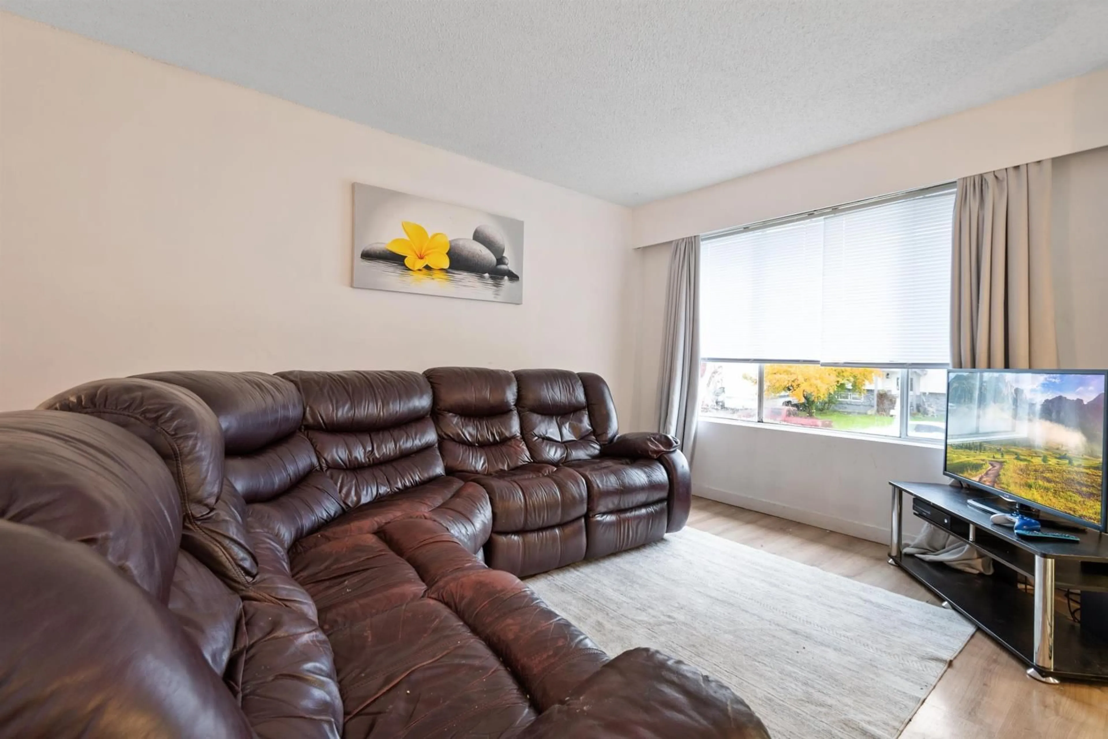 Living room, carpet floors for 9590 PAULA CRESCENT, Chilliwack British Columbia V2P6H2