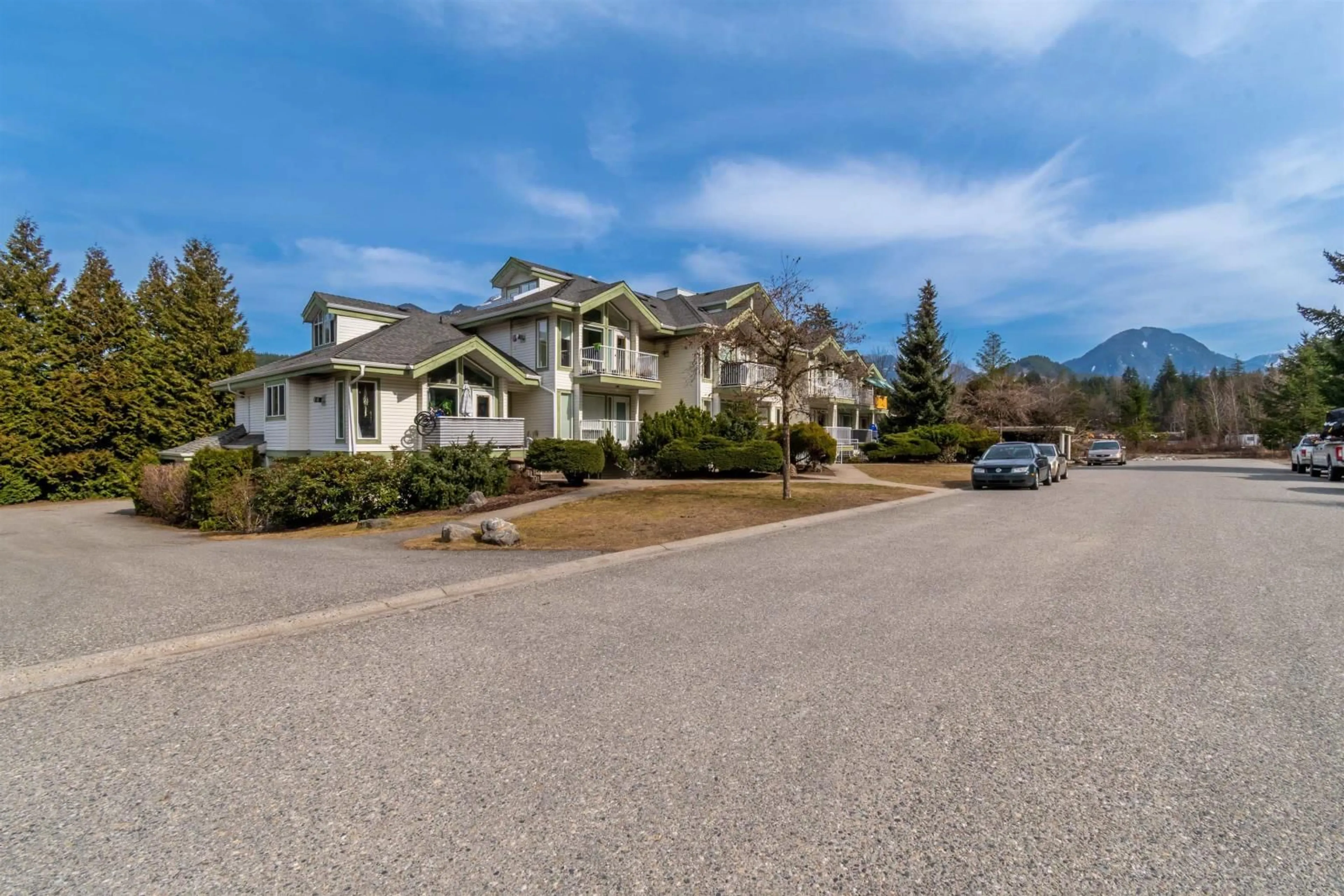A pic from outside/outdoor area/front of a property/back of a property/a pic from drone, mountain view for 107 - 1275 SCOTT DRIVE, Hope British Columbia V0X1L4