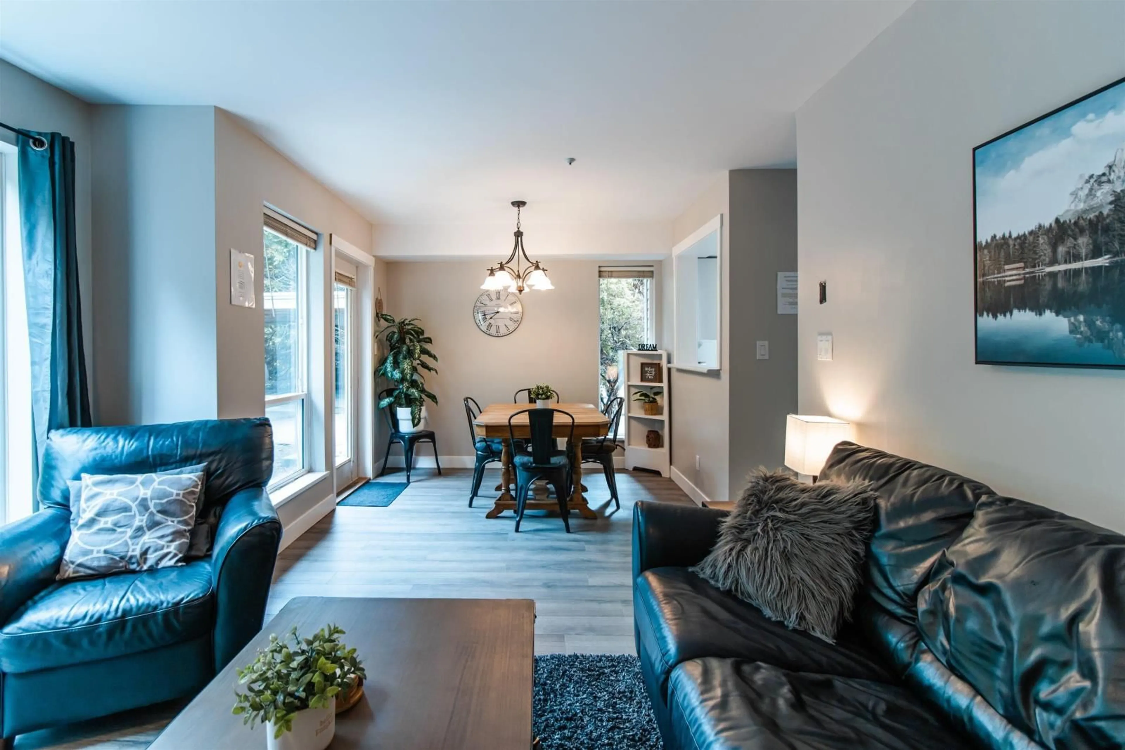 Living room with furniture, wood/laminate floor for 107 - 1275 SCOTT DRIVE, Hope British Columbia V0X1L4