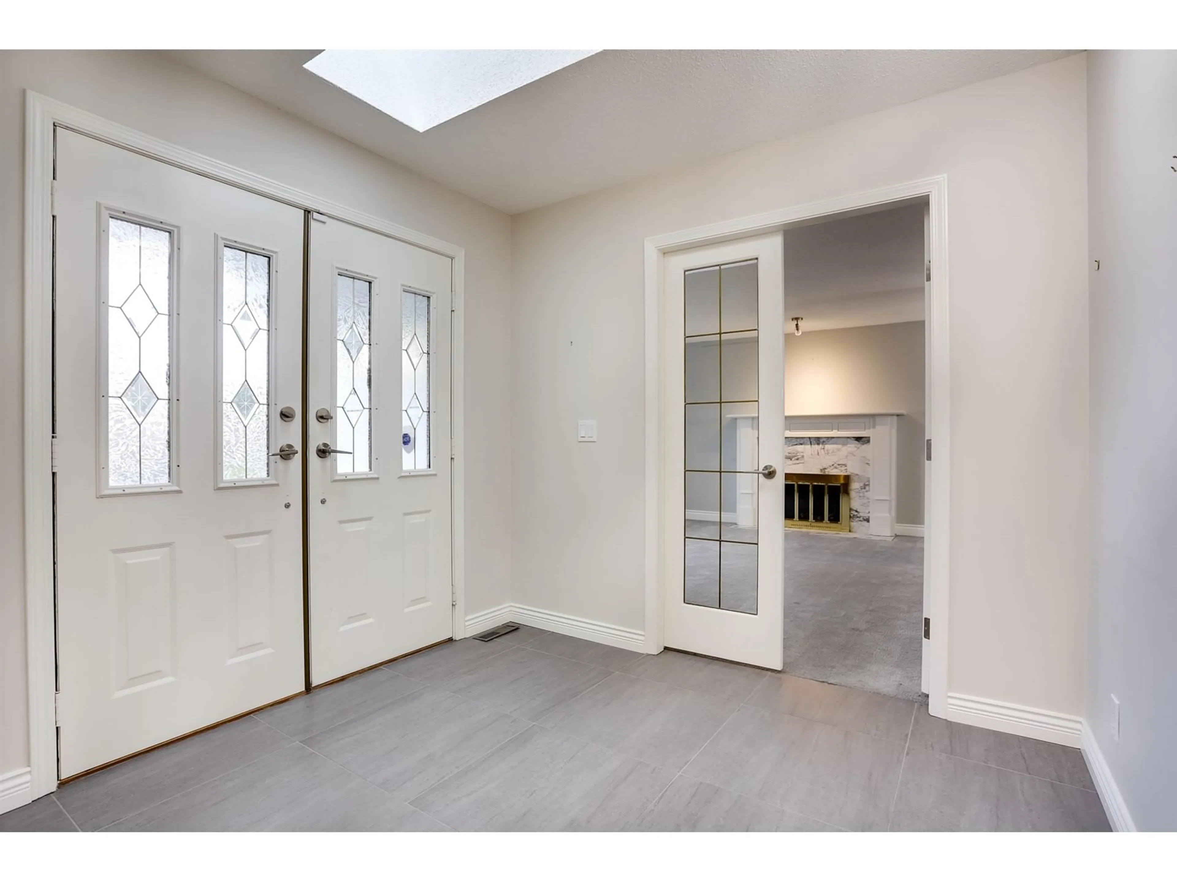 Indoor entryway, wood floors for 1682 141A STREET, Surrey British Columbia V4A8K2