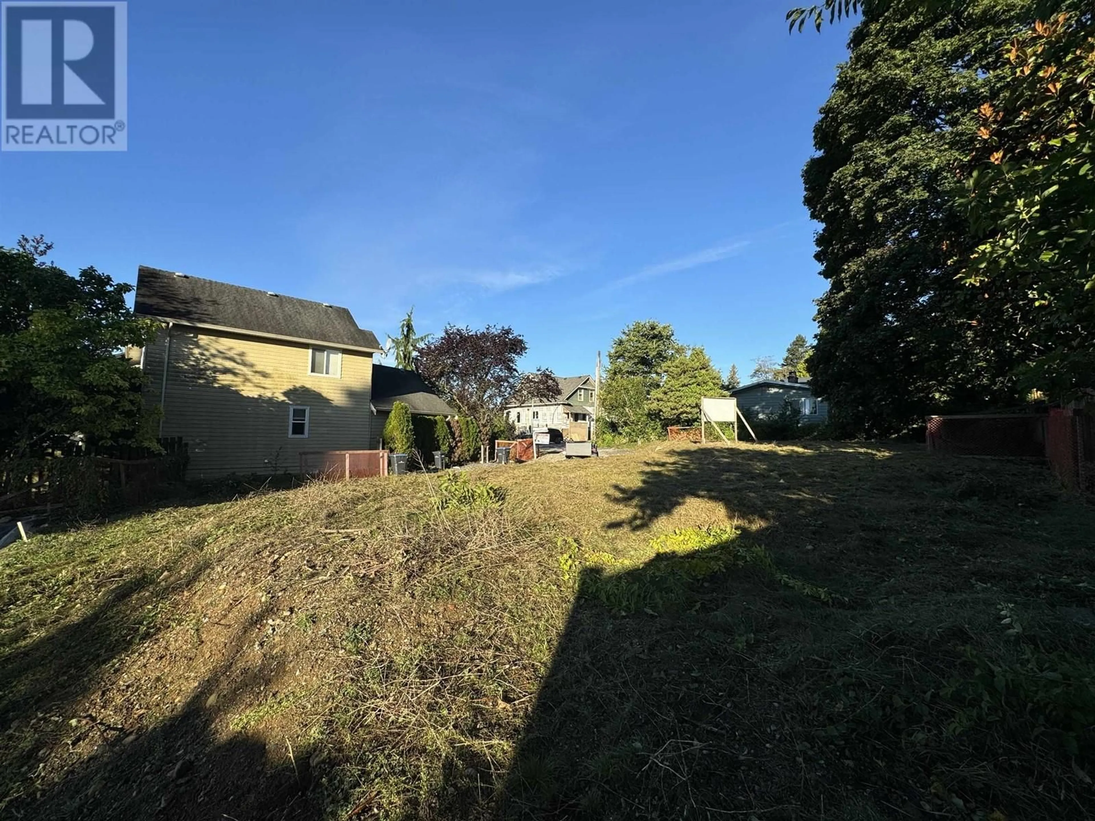 Frontside or backside of a home, the fenced backyard for 224 TOWNSEND PLACE, New Westminster British Columbia V3L1L4