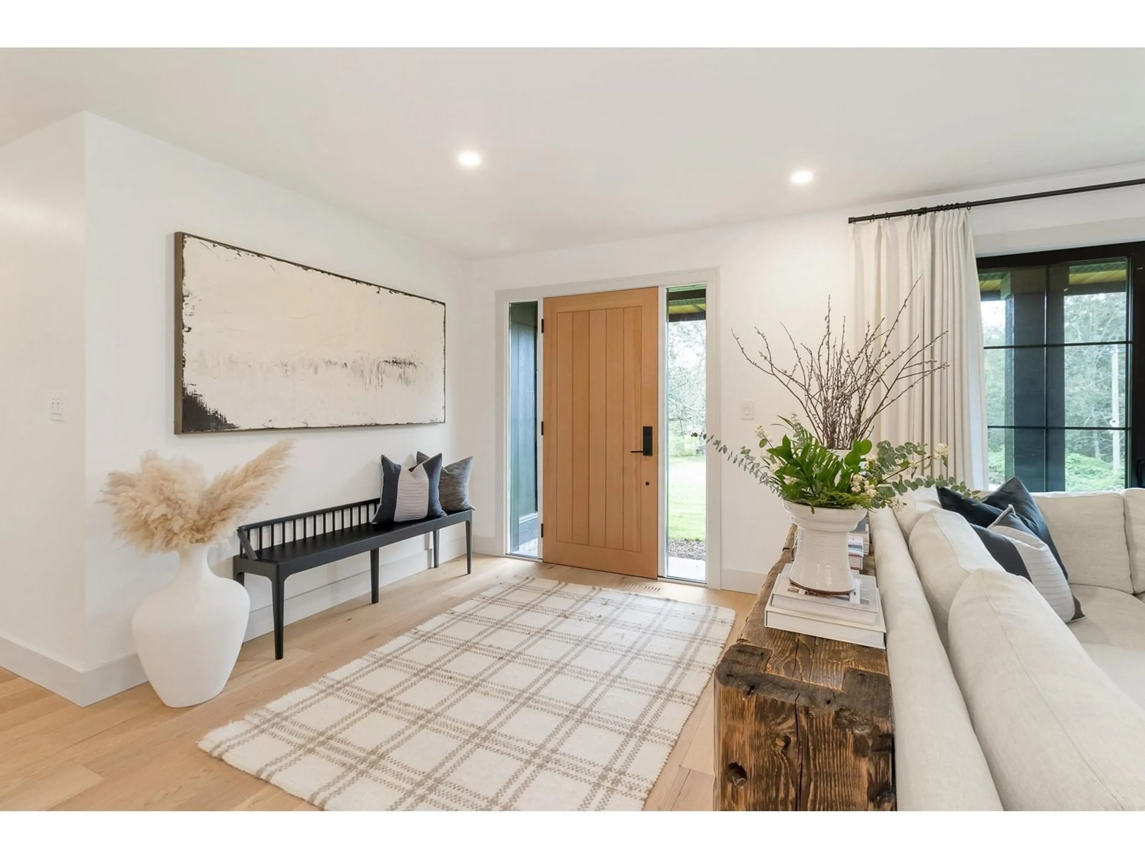 Indoor entryway, wood floors for 33496 IHLES AVENUE, Mission British Columbia V2V6Y1