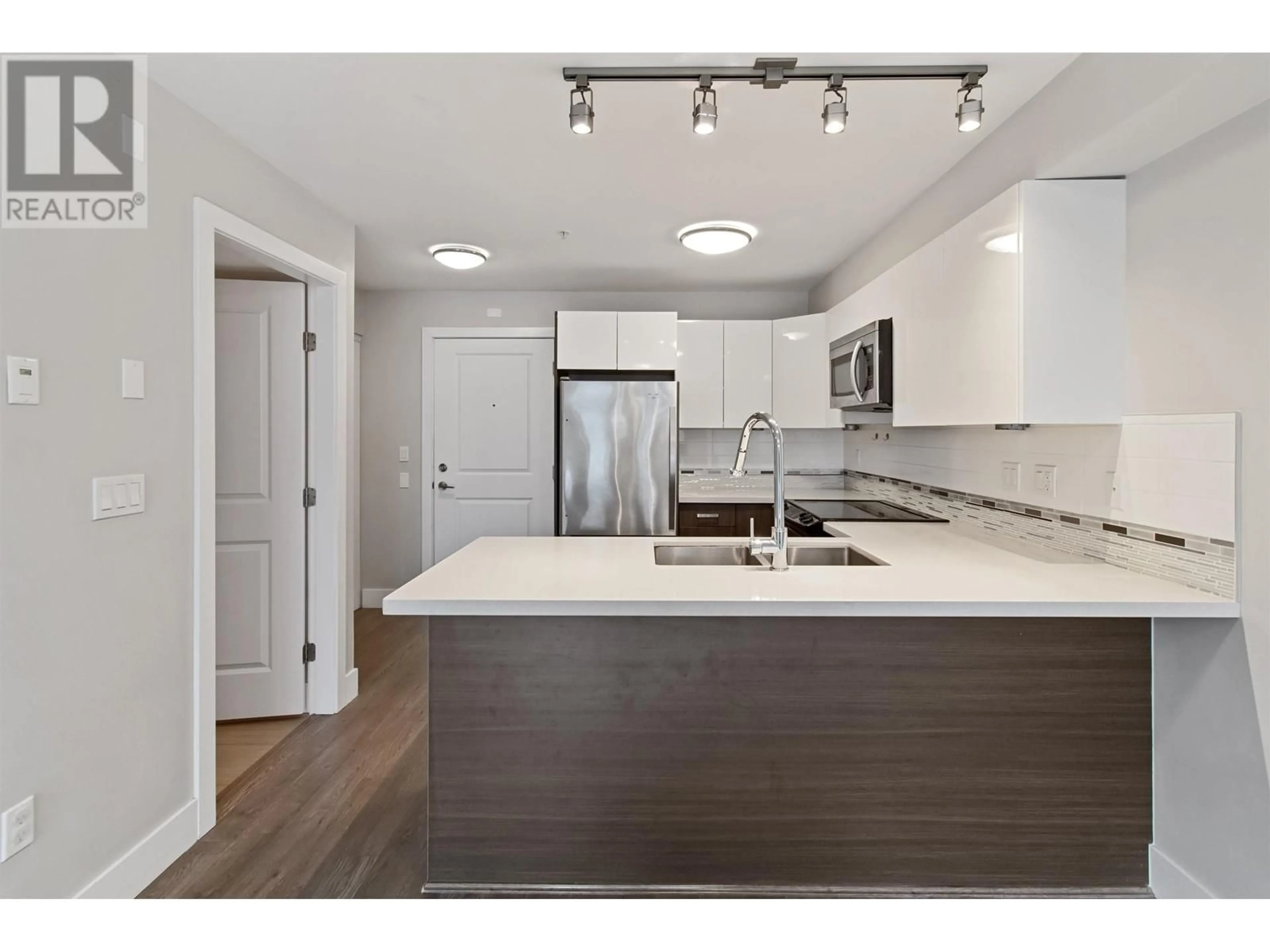 Open concept kitchen for 302 2408 E BROADWAY, Vancouver British Columbia V5M4T9