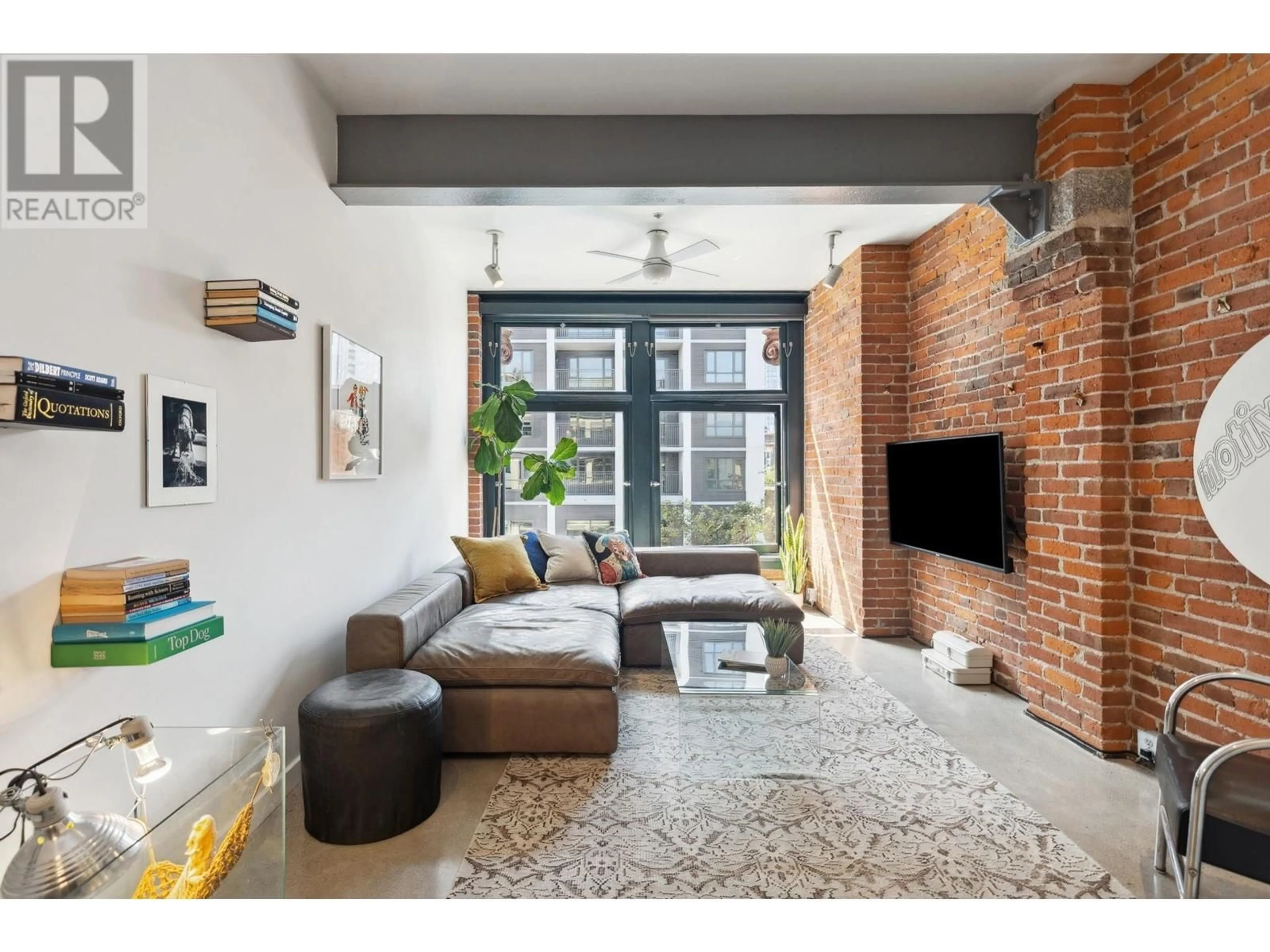 Living room, cement floor for 503 53 W HASTINGS STREET, Vancouver British Columbia V6B1G4