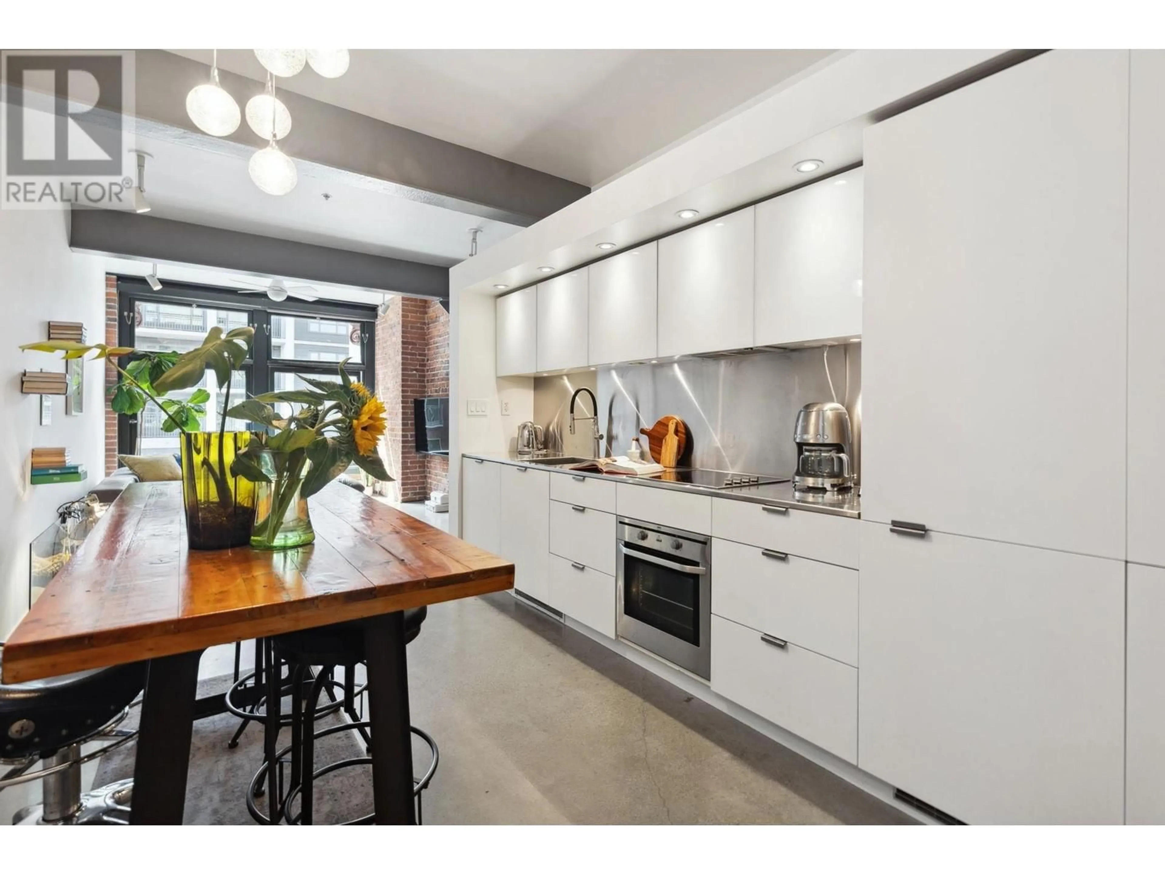 Contemporary kitchen, wood floors for 503 53 W HASTINGS STREET, Vancouver British Columbia V6B1G4