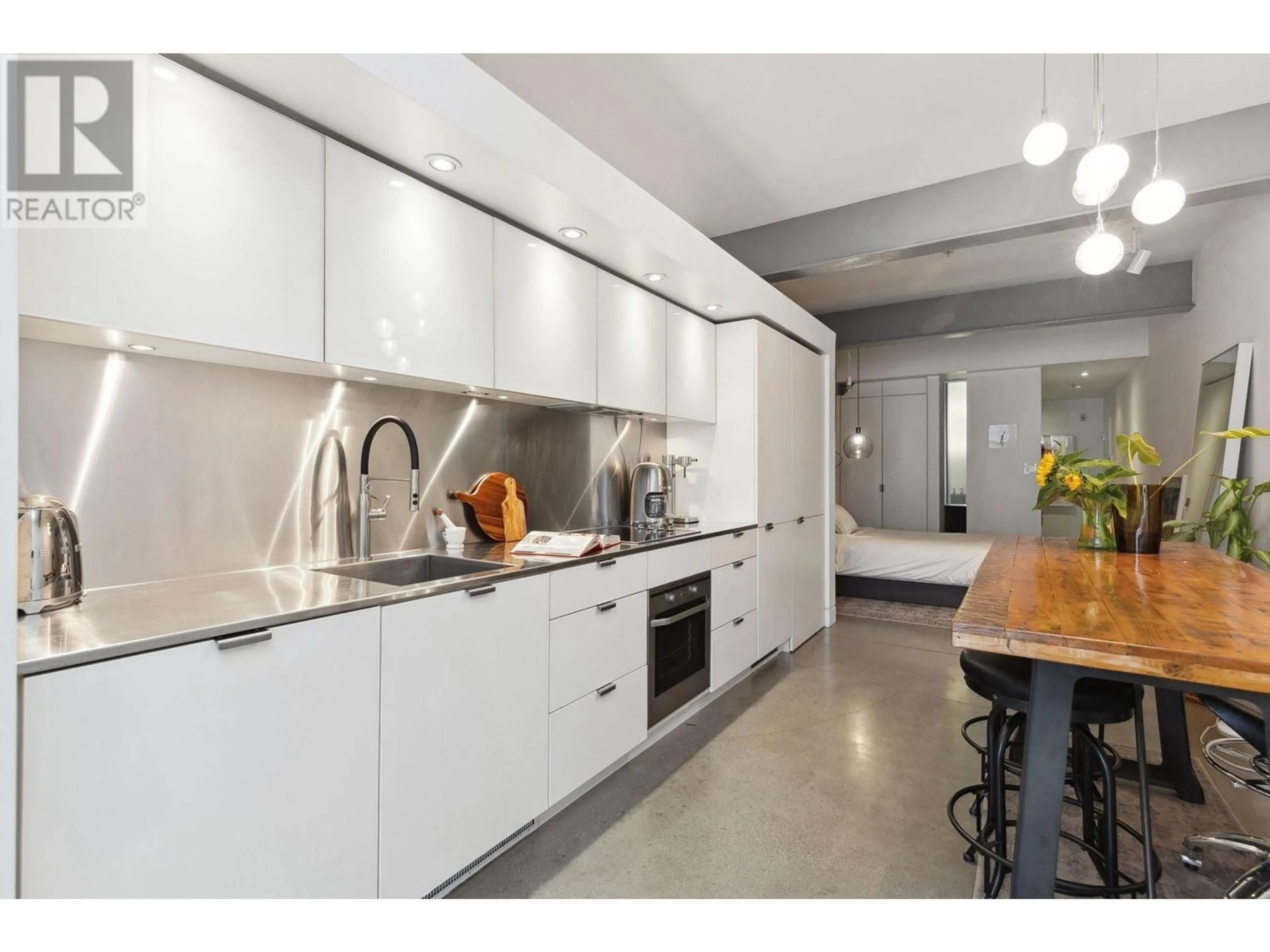 Contemporary kitchen, wood floors for 503 53 W HASTINGS STREET, Vancouver British Columbia V6B1G4