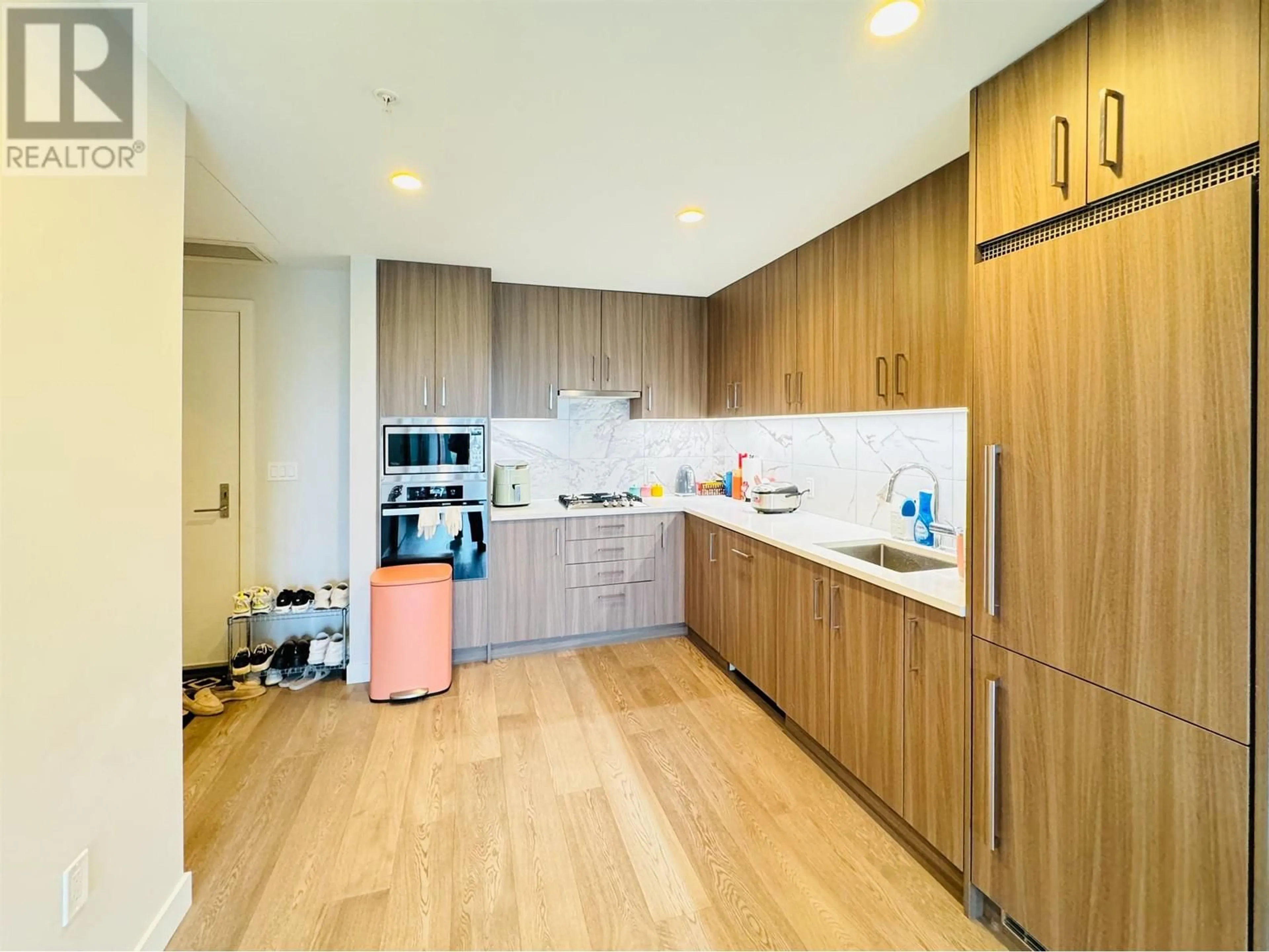 Kitchen, wood floors for 206 528 W KING EDWARD AVENUE, Vancouver British Columbia V5Z2C3