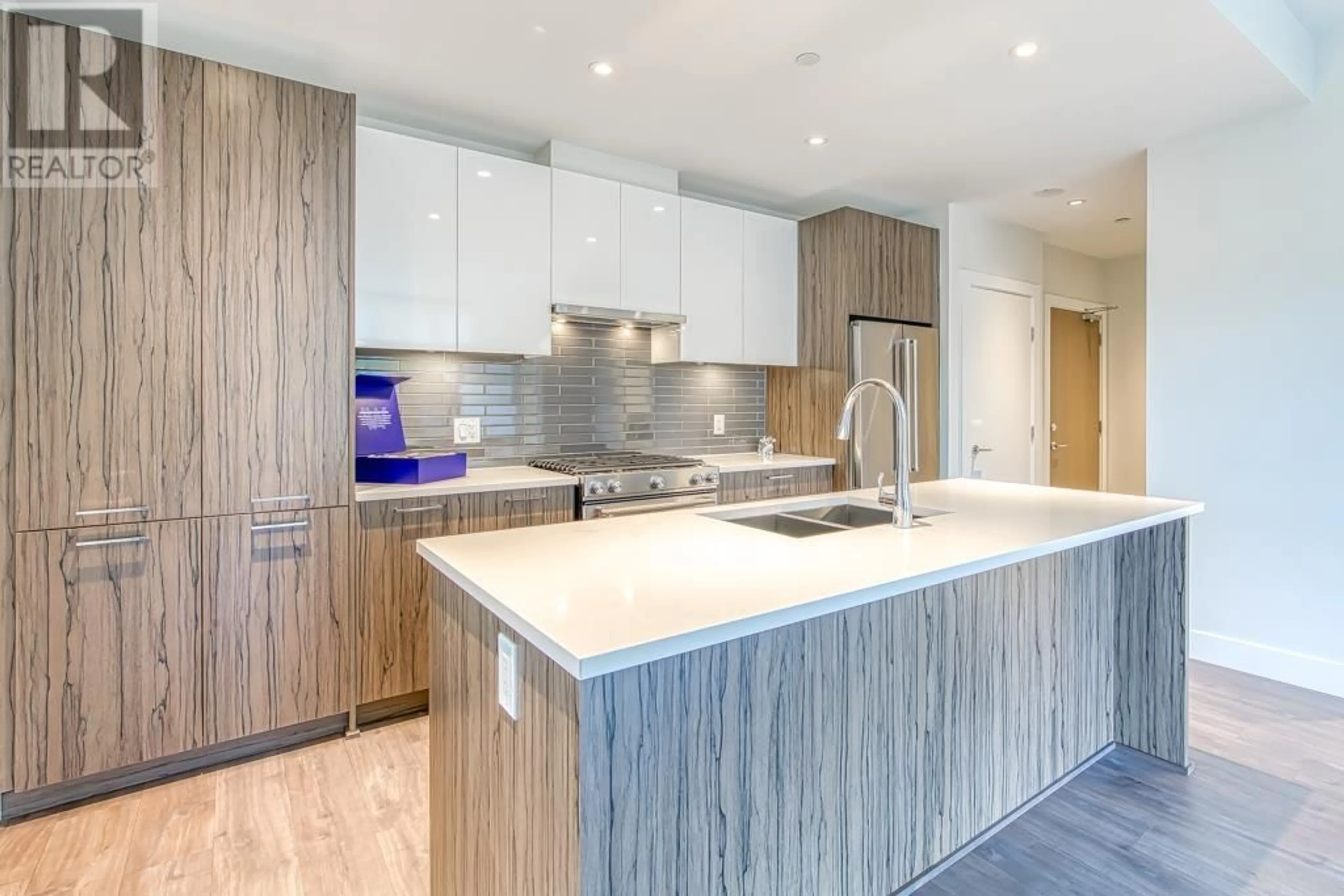 Contemporary kitchen, wood floors for 107 258 NELSON'S COURT, New Westminster British Columbia V3L0J9