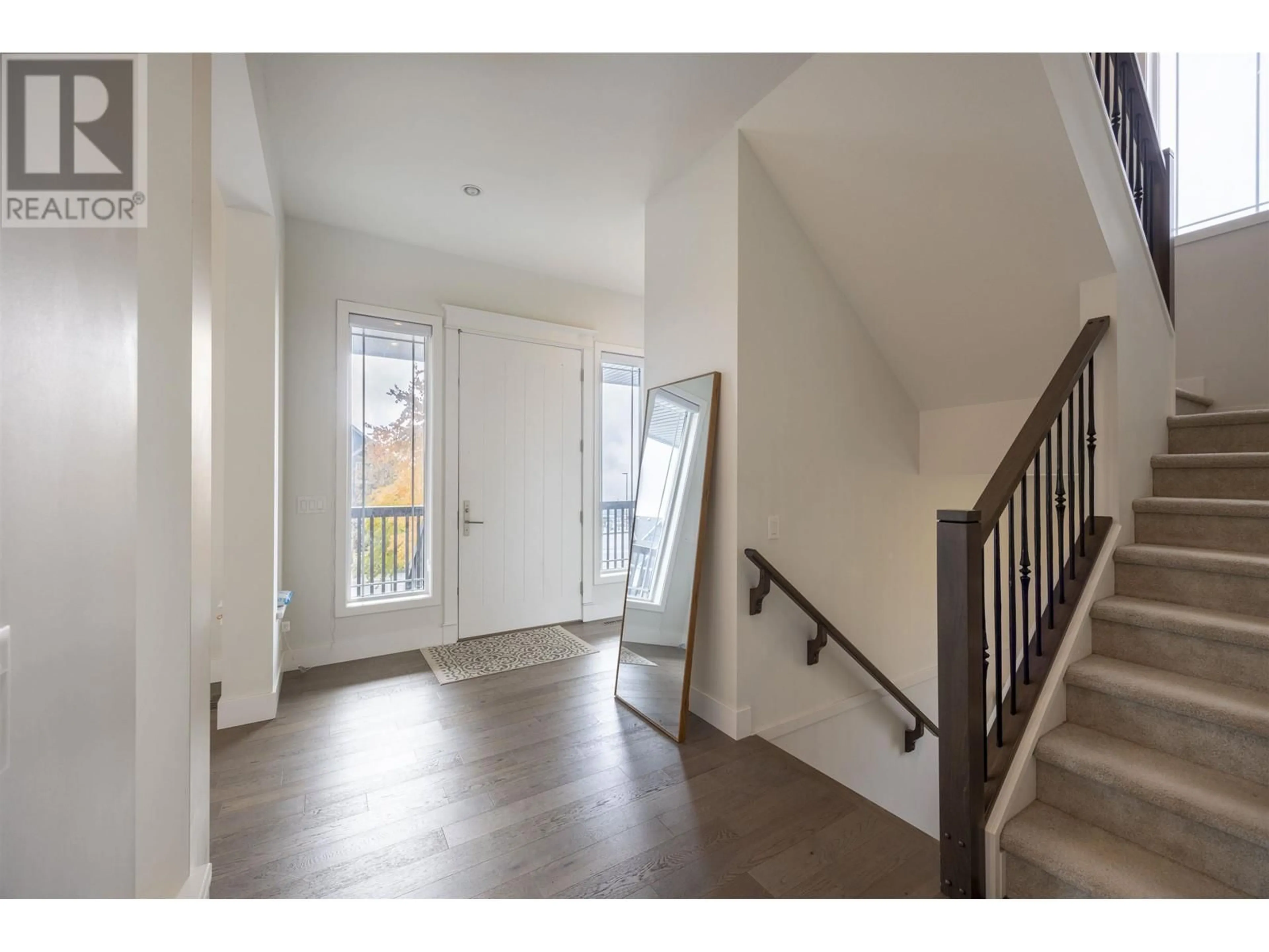 Indoor entryway, wood floors for 3561 SHEFFIELD AVENUE, Coquitlam British Columbia V3E0M4