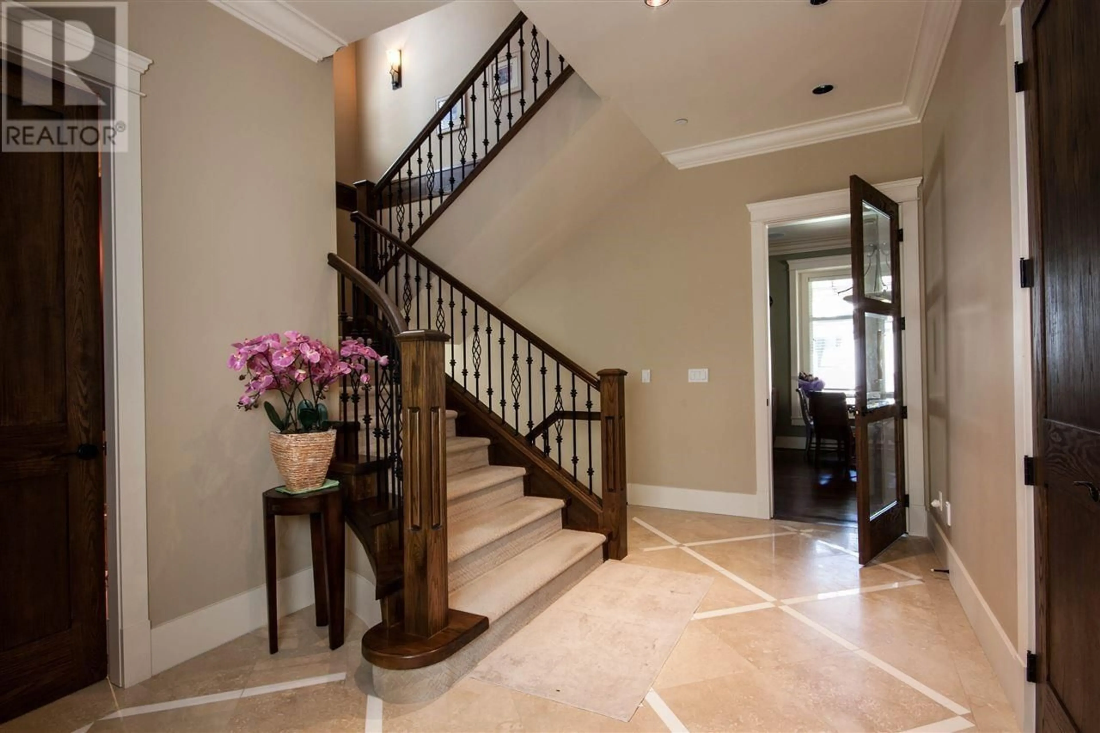 Indoor foyer for 1419 59TH AVENUE, Vancouver British Columbia V6P1Y8