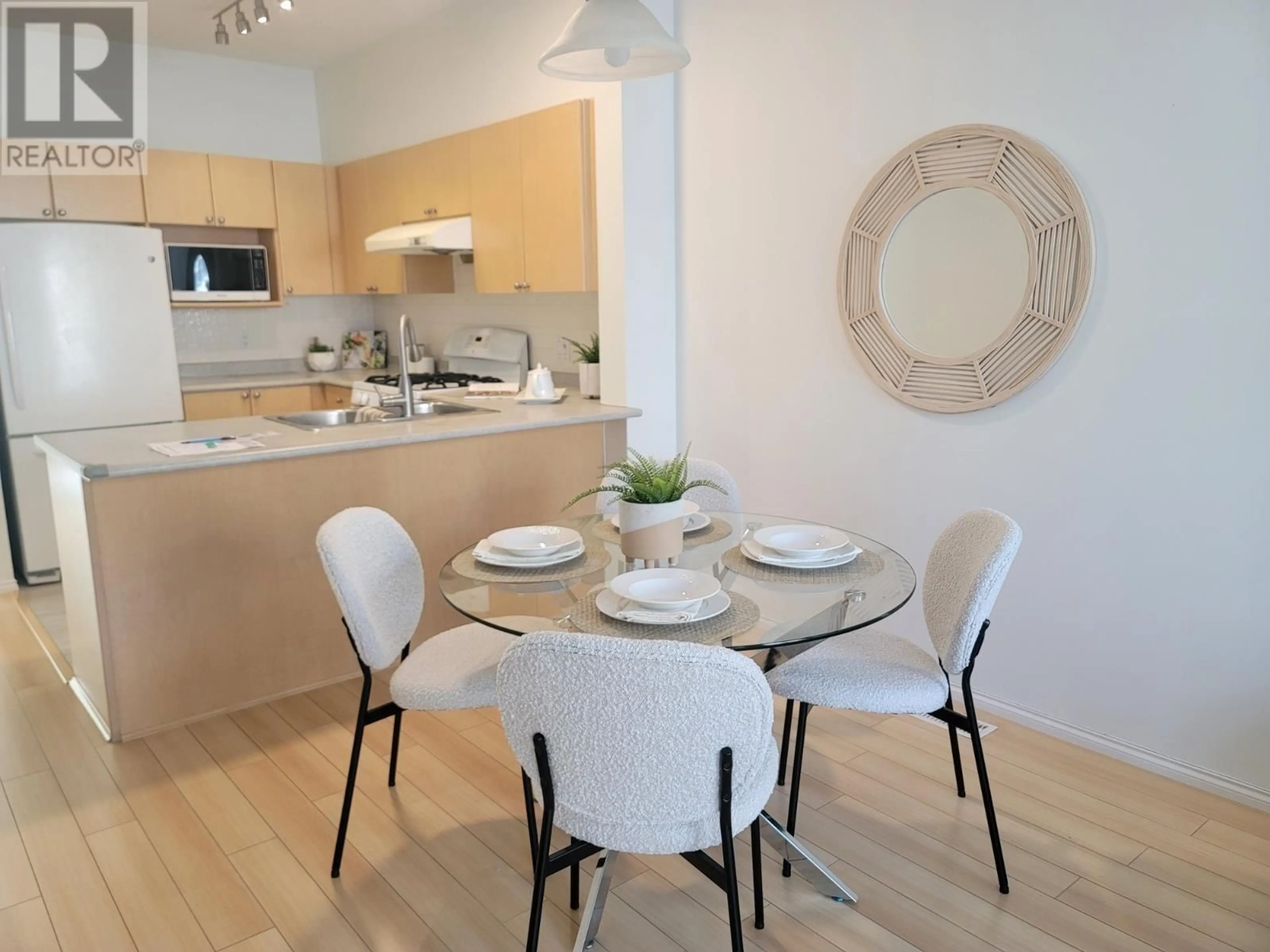 Dining room, wood floors for 13 6331 NO. 1 ROAD, Richmond British Columbia V7C1T4