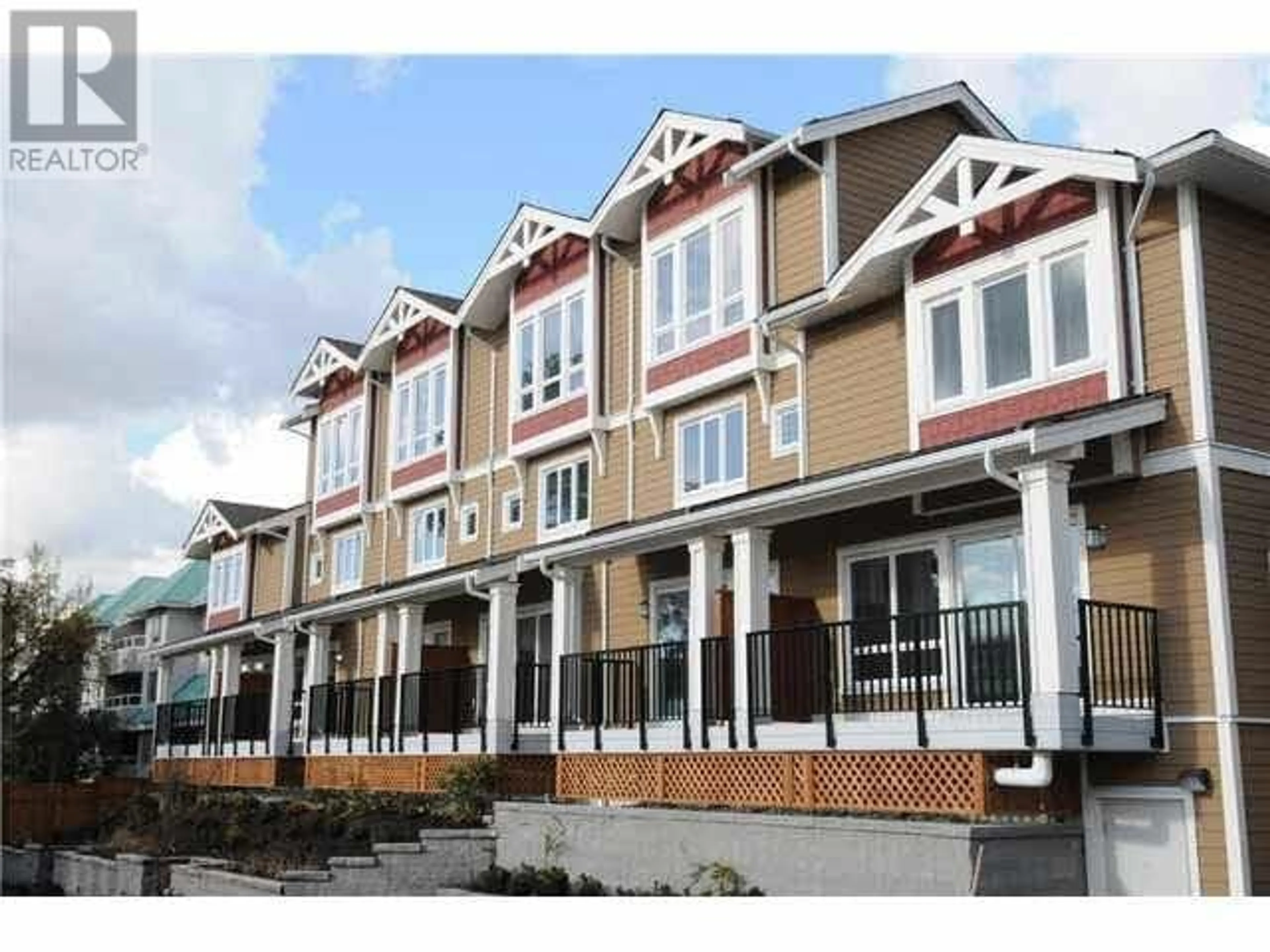 A pic from exterior of the house or condo for 203 568 ROCHESTER AVENUE, Coquitlam British Columbia V3K0C3