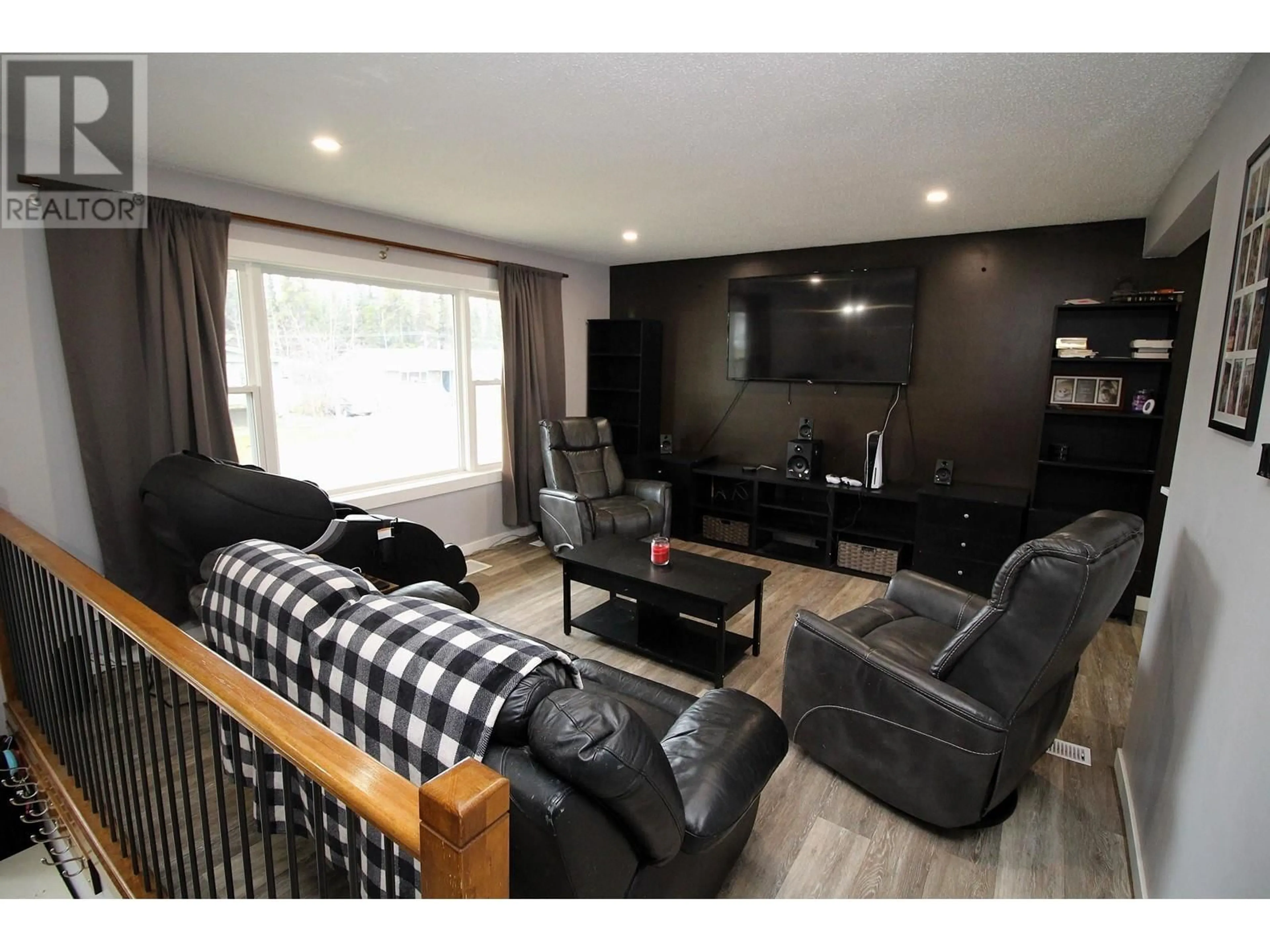 Living room, wood floors for 3353 JEWEL ROAD, Houston British Columbia V0J1Z0