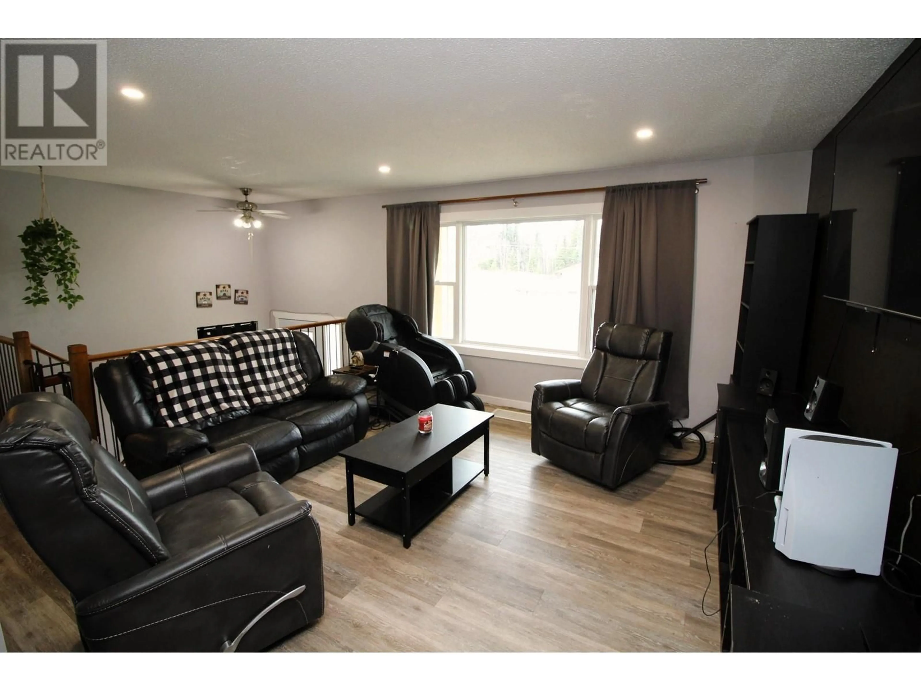 Living room, wood floors for 3353 JEWEL ROAD, Houston British Columbia V0J1Z0