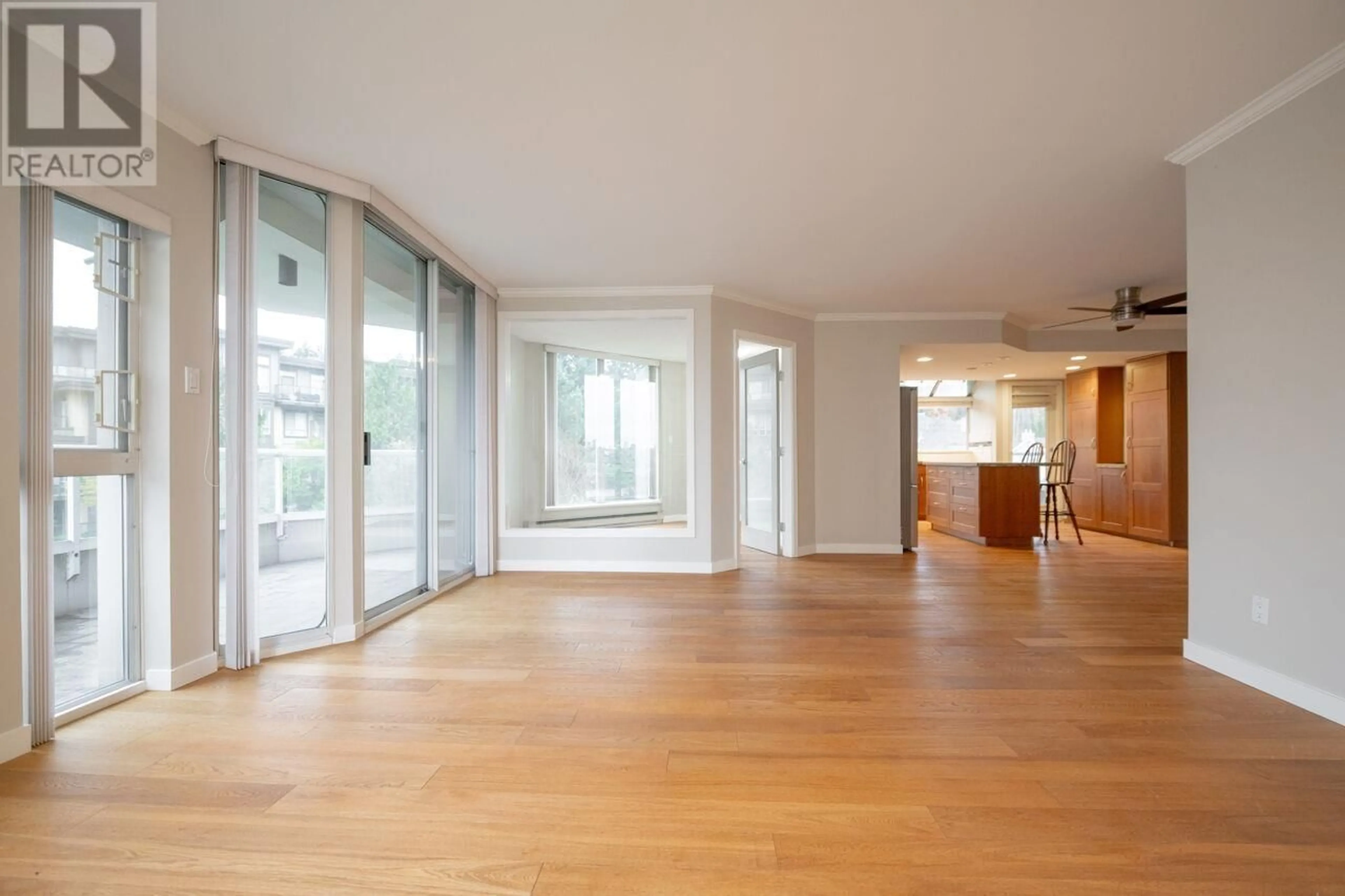 Indoor foyer, wood floors for 801 71 JAMIESON COURT, New Westminster British Columbia V3L5R4