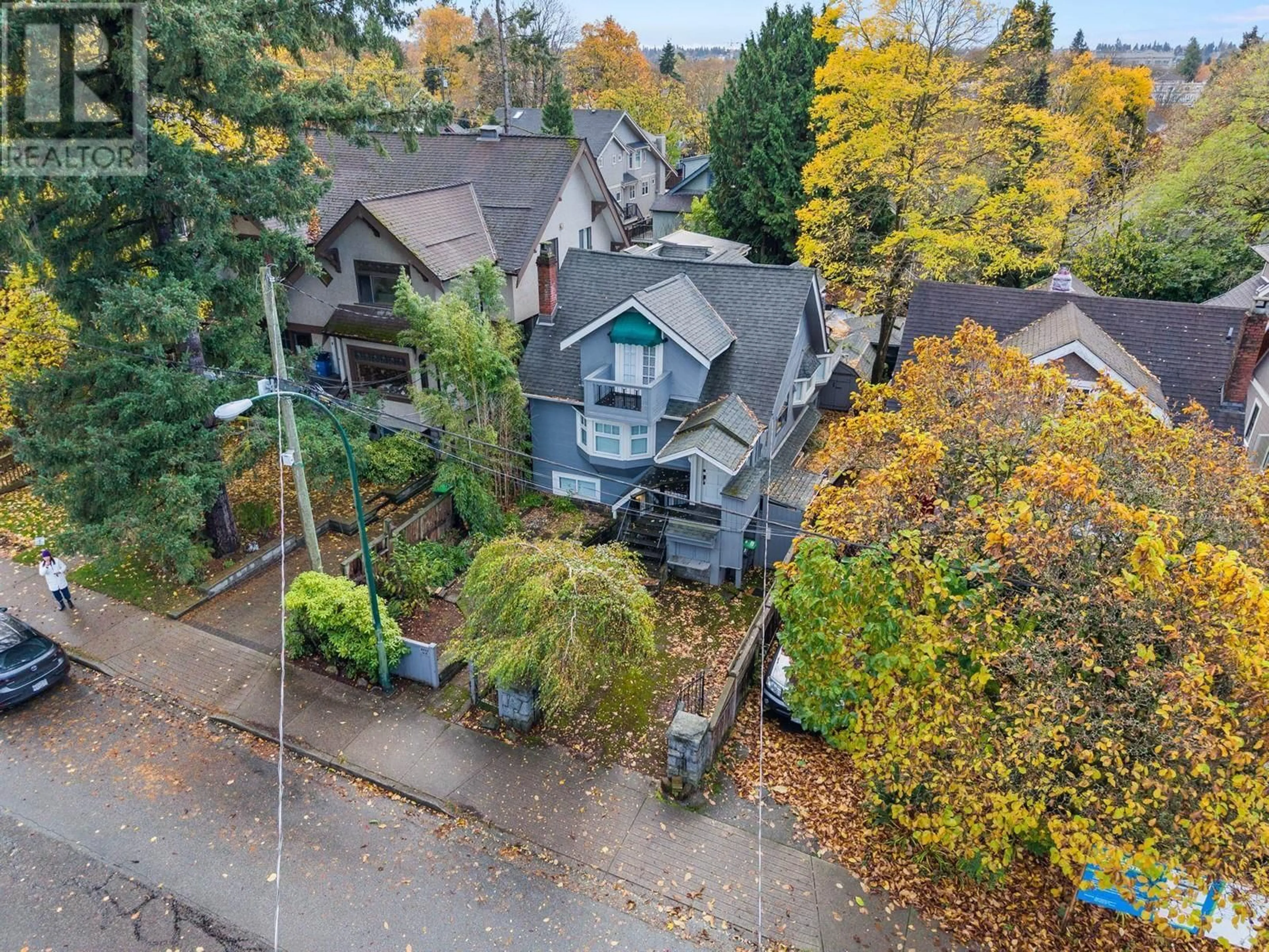 A pic from exterior of the house or condo, the street view for 2532 W 5TH AVENUE, Vancouver British Columbia V6K1T1