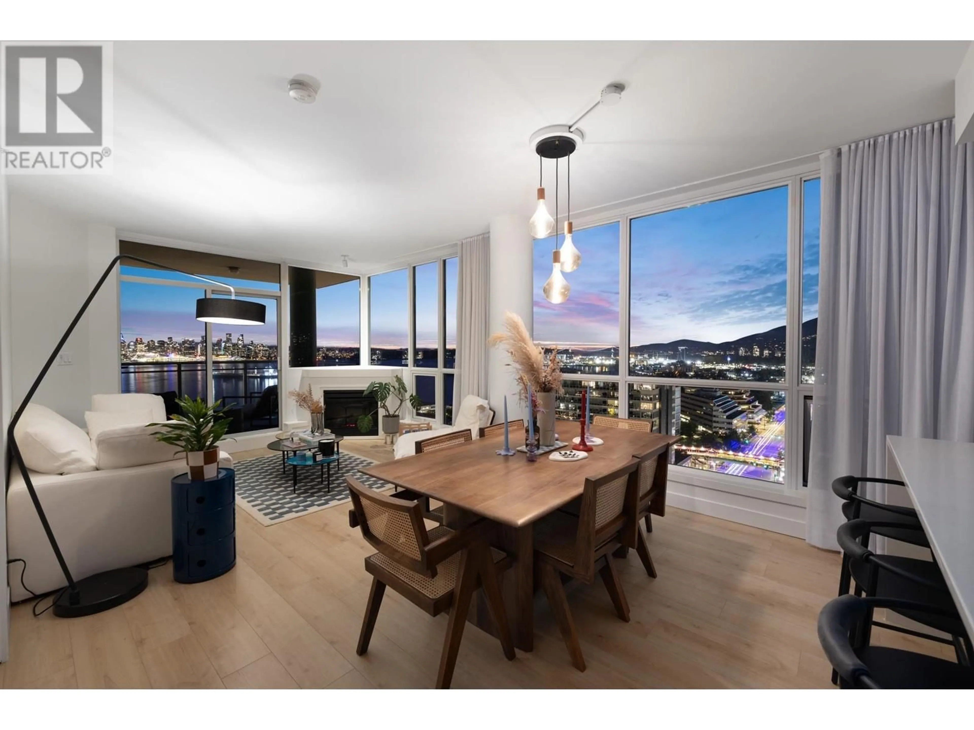 Dining room, wood floors, mountain for 1905 138 E ESPLANADE, North Vancouver British Columbia V7L4X9