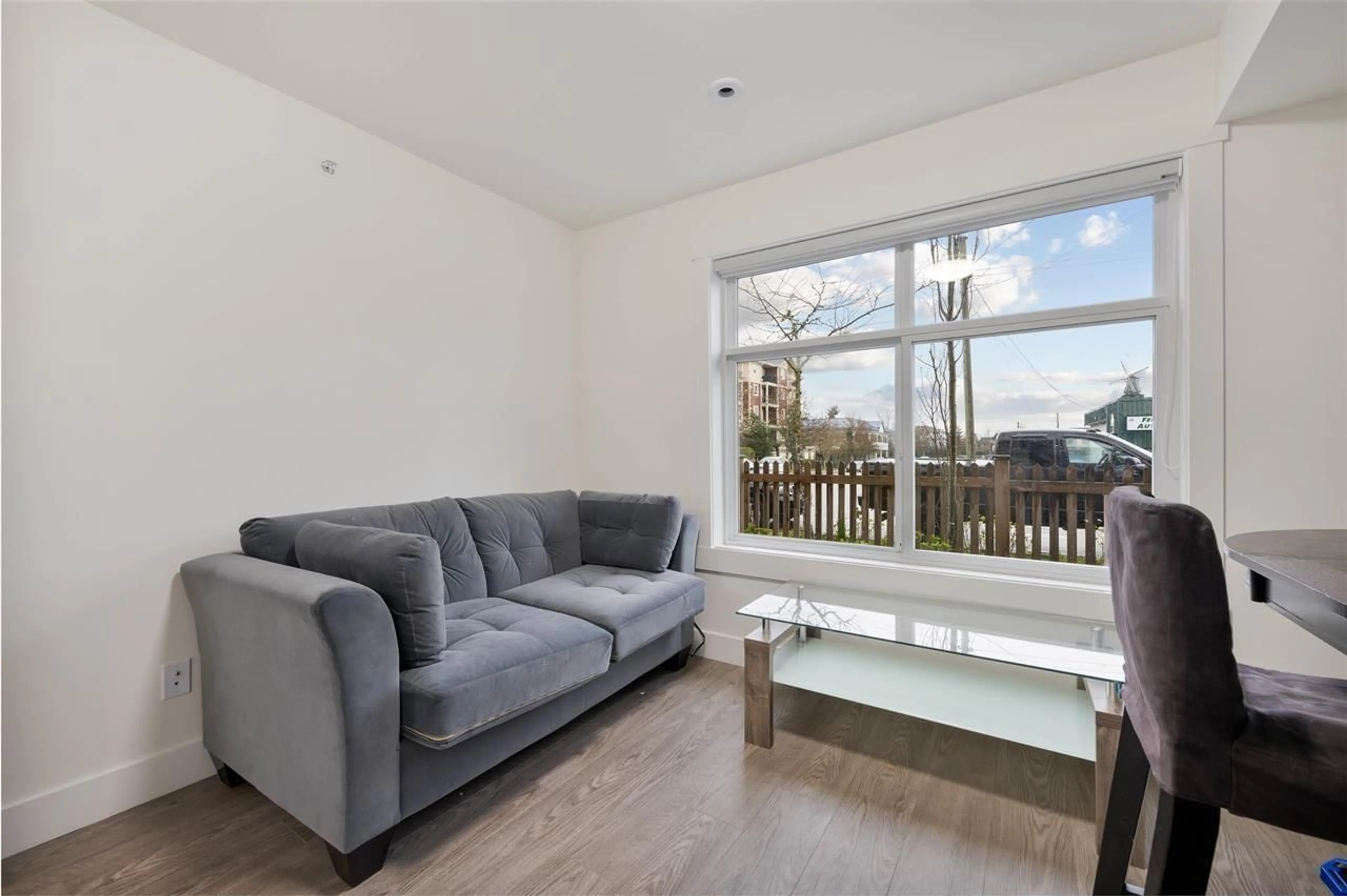 Living room, wood floors for 6 22334 48 AVENUE, Langley British Columbia V3A3N5