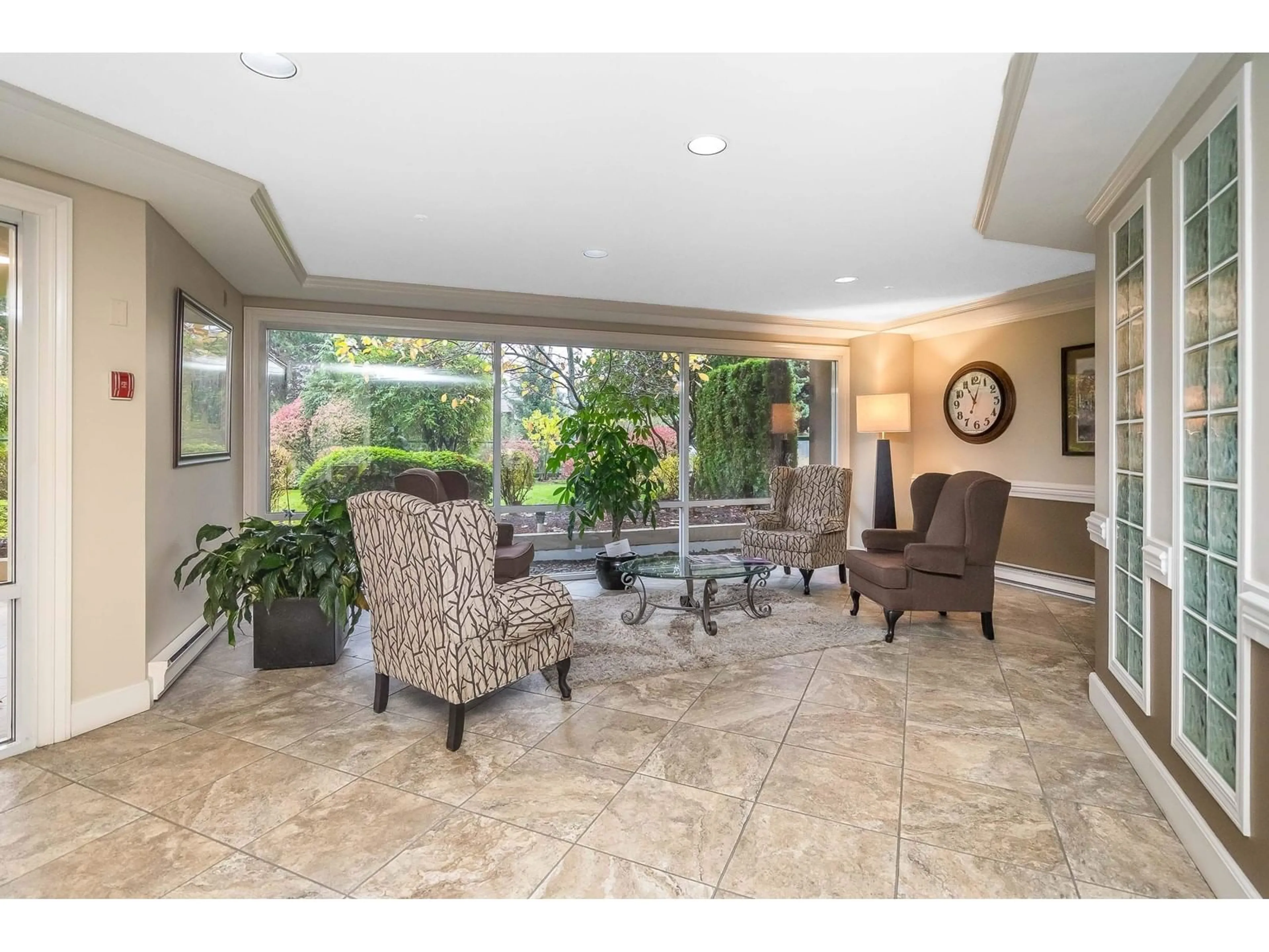 Indoor foyer, carpet floors for 901 3170 GLADWIN ROAD, Abbotsford British Columbia V2T5T1