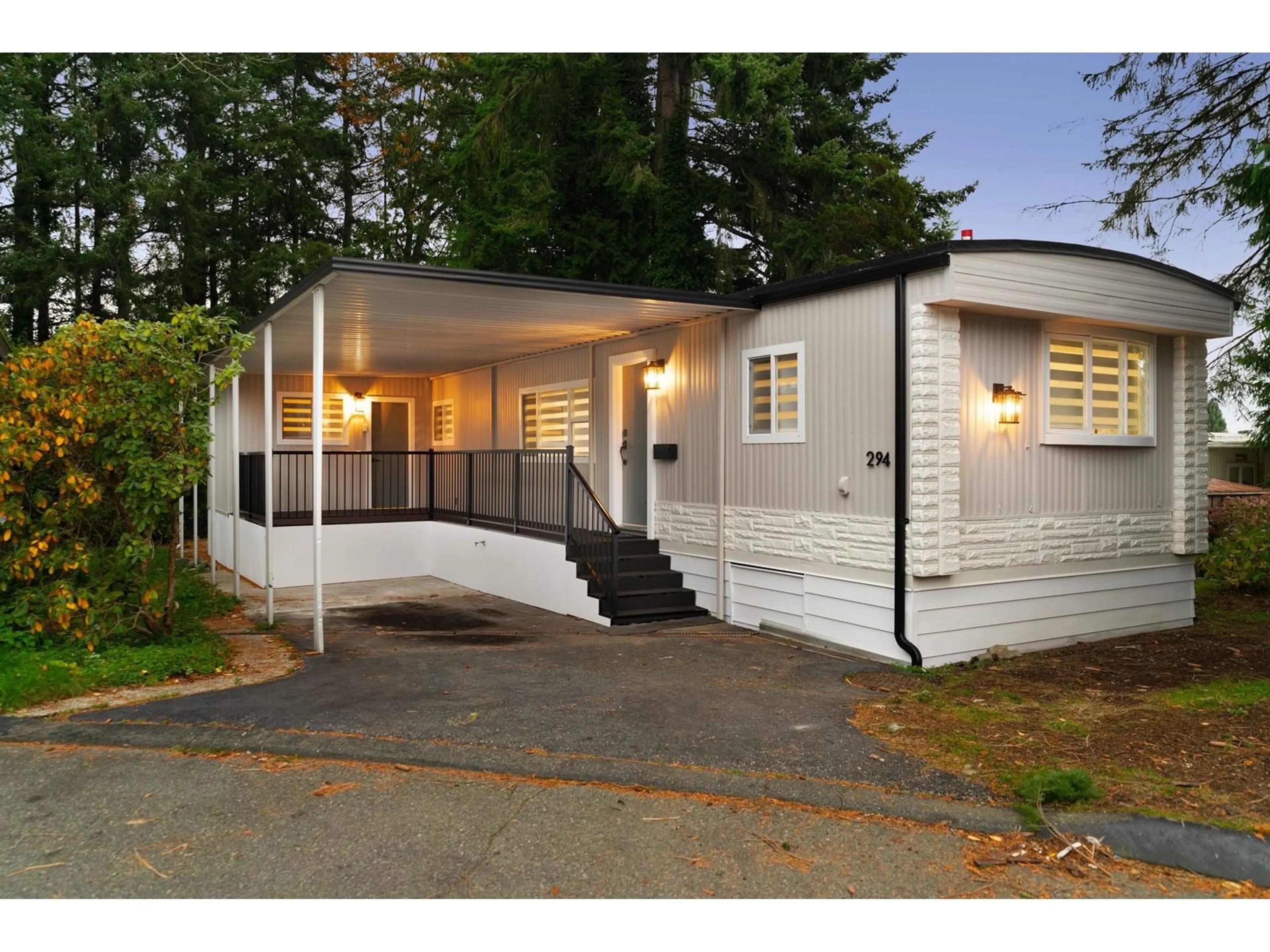 Home with vinyl exterior material for 294 1840 160TH STREET, Surrey British Columbia V4A4X4