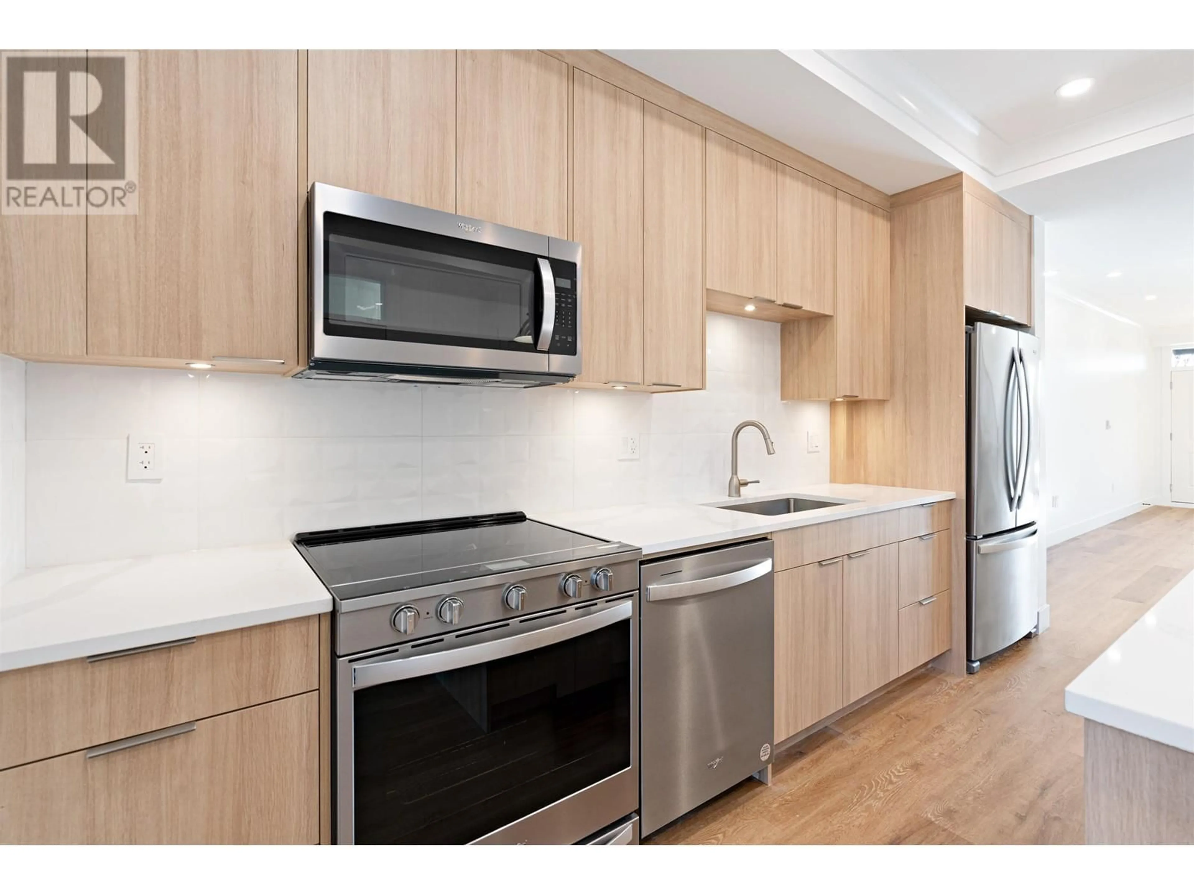 Standard kitchen, wood floors for 45 E 8TH AVENUE, New Westminster British Columbia V3L4J4