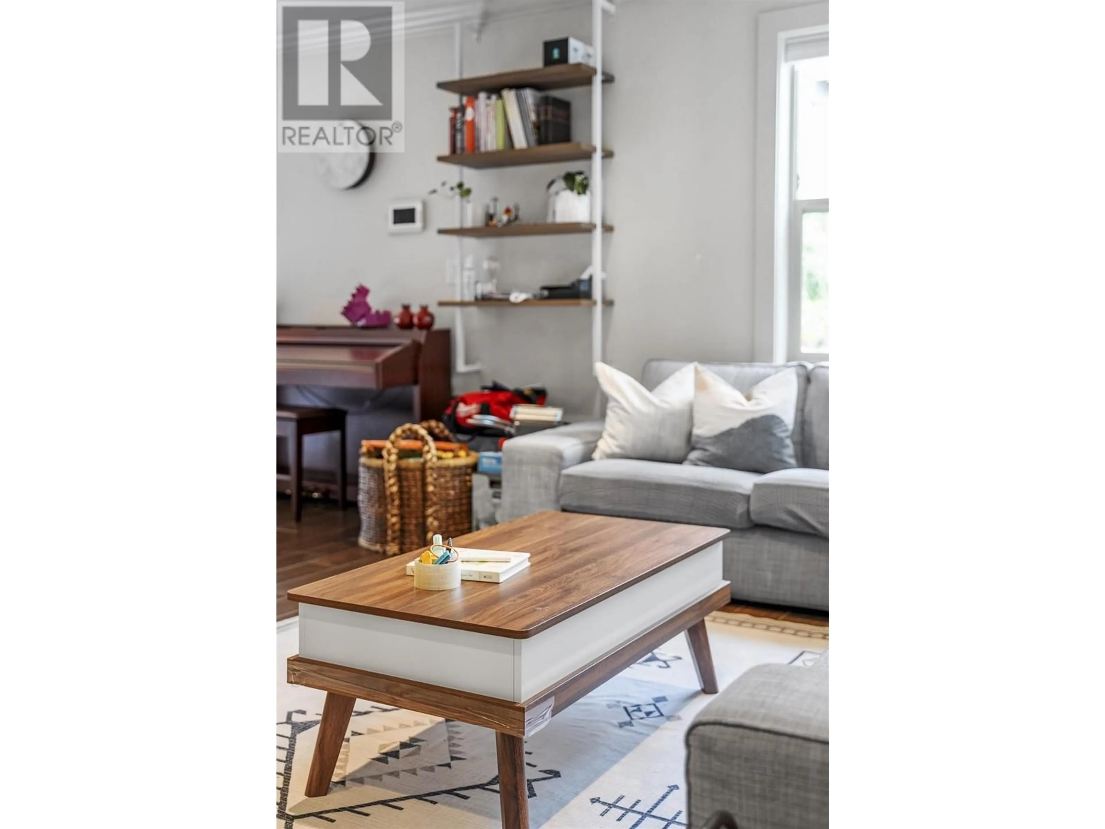 Living room, wood floors for 2783 W 8TH AVENUE, Vancouver British Columbia V6K2B7