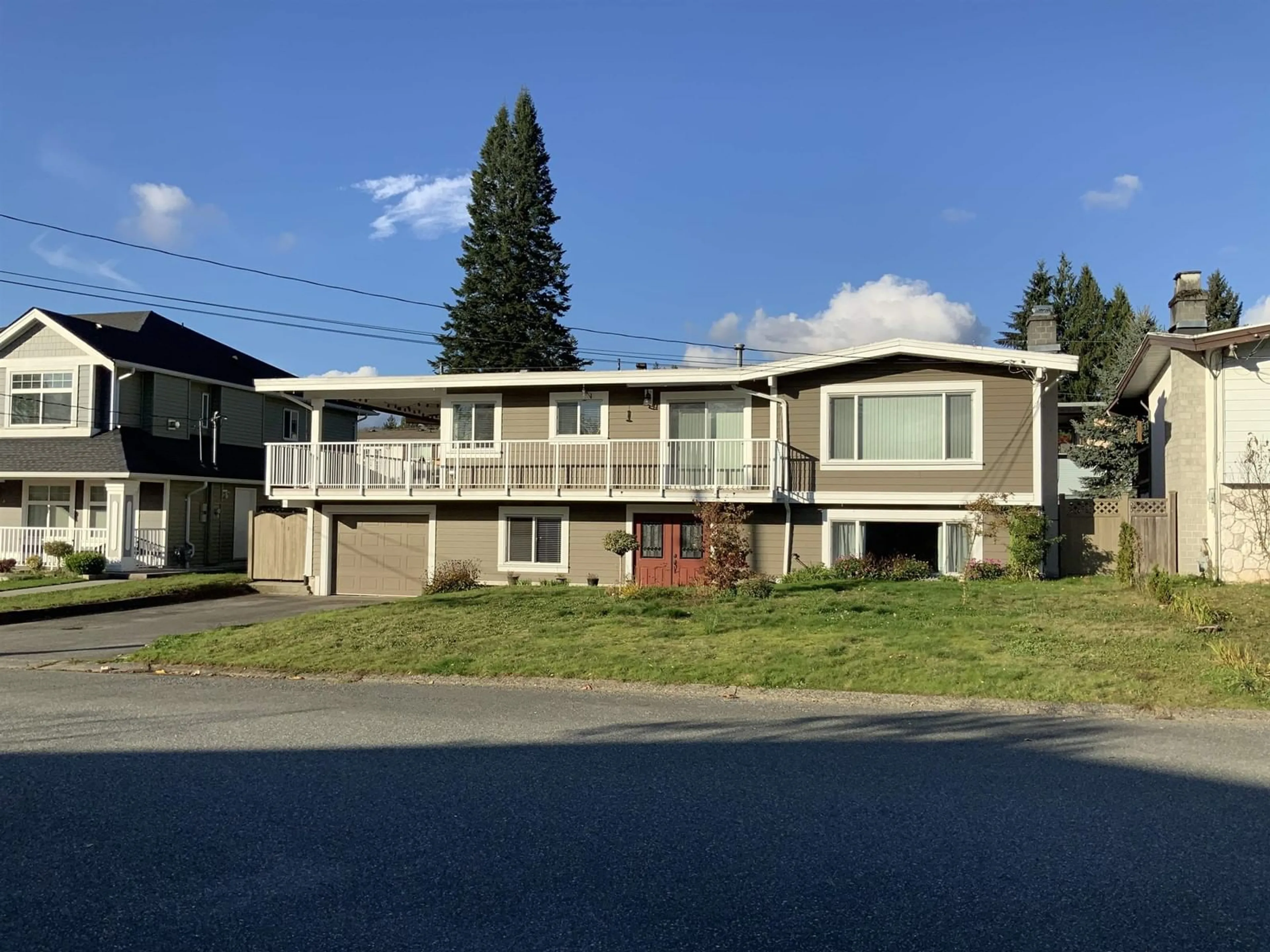 Frontside or backside of a home, the front or back of building for 31889 STARLING AVENUE, Mission British Columbia V2V4T8