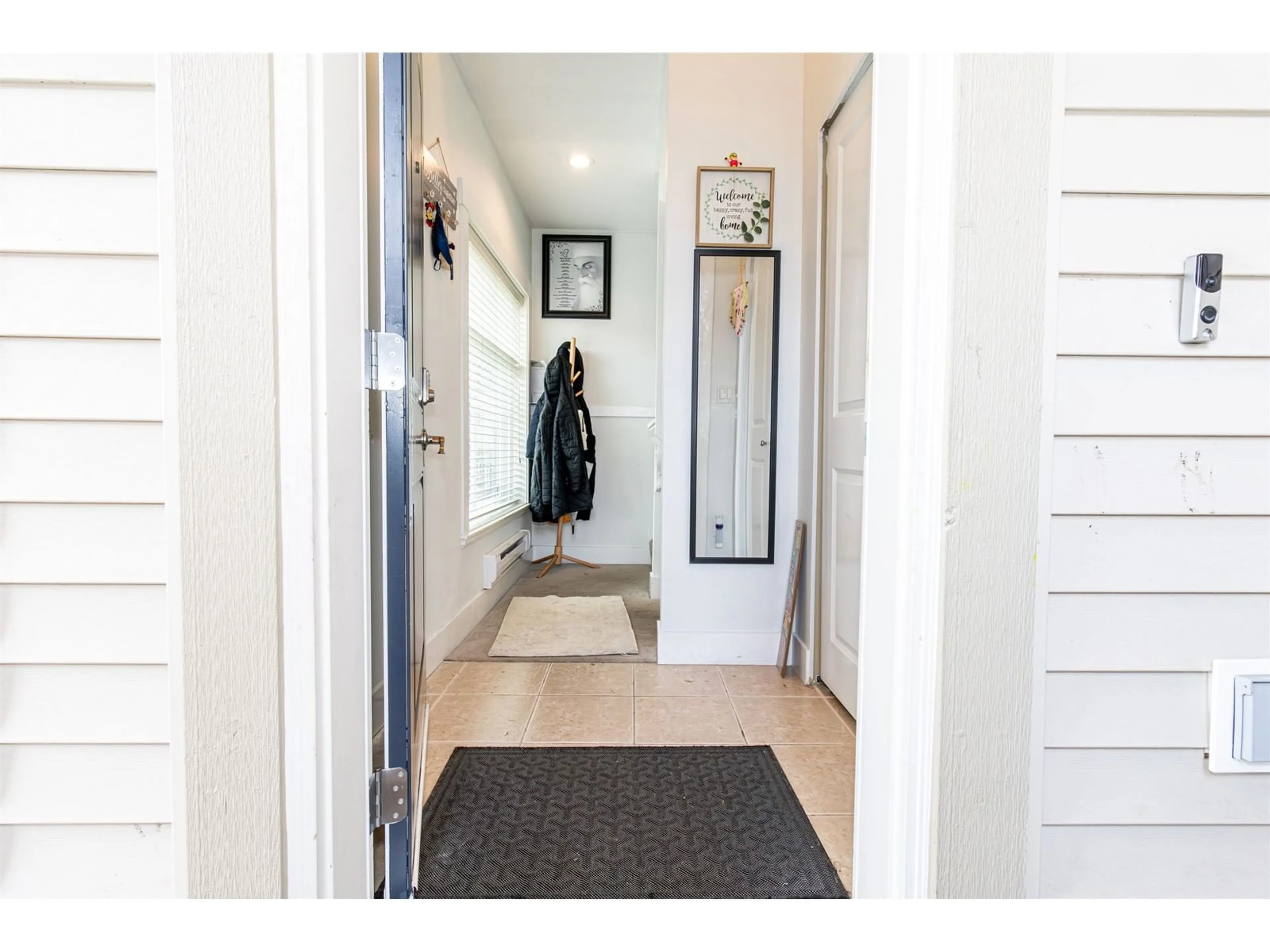 Indoor entryway, wood floors for 1 8418 163 STREET, Surrey British Columbia V4N6K8