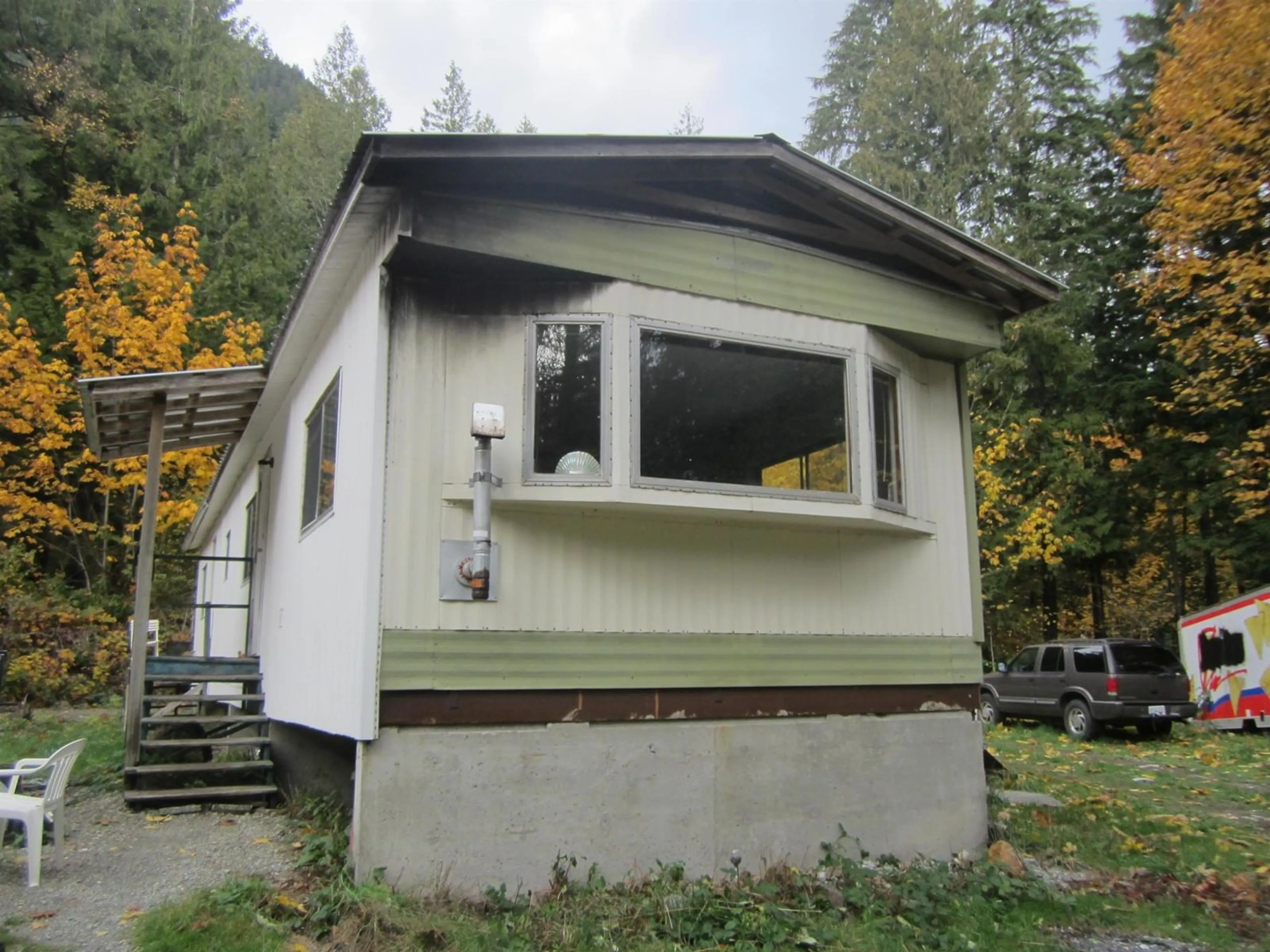 Home with vinyl exterior material, building for 11121 BARNES, Mission British Columbia V0M1G0