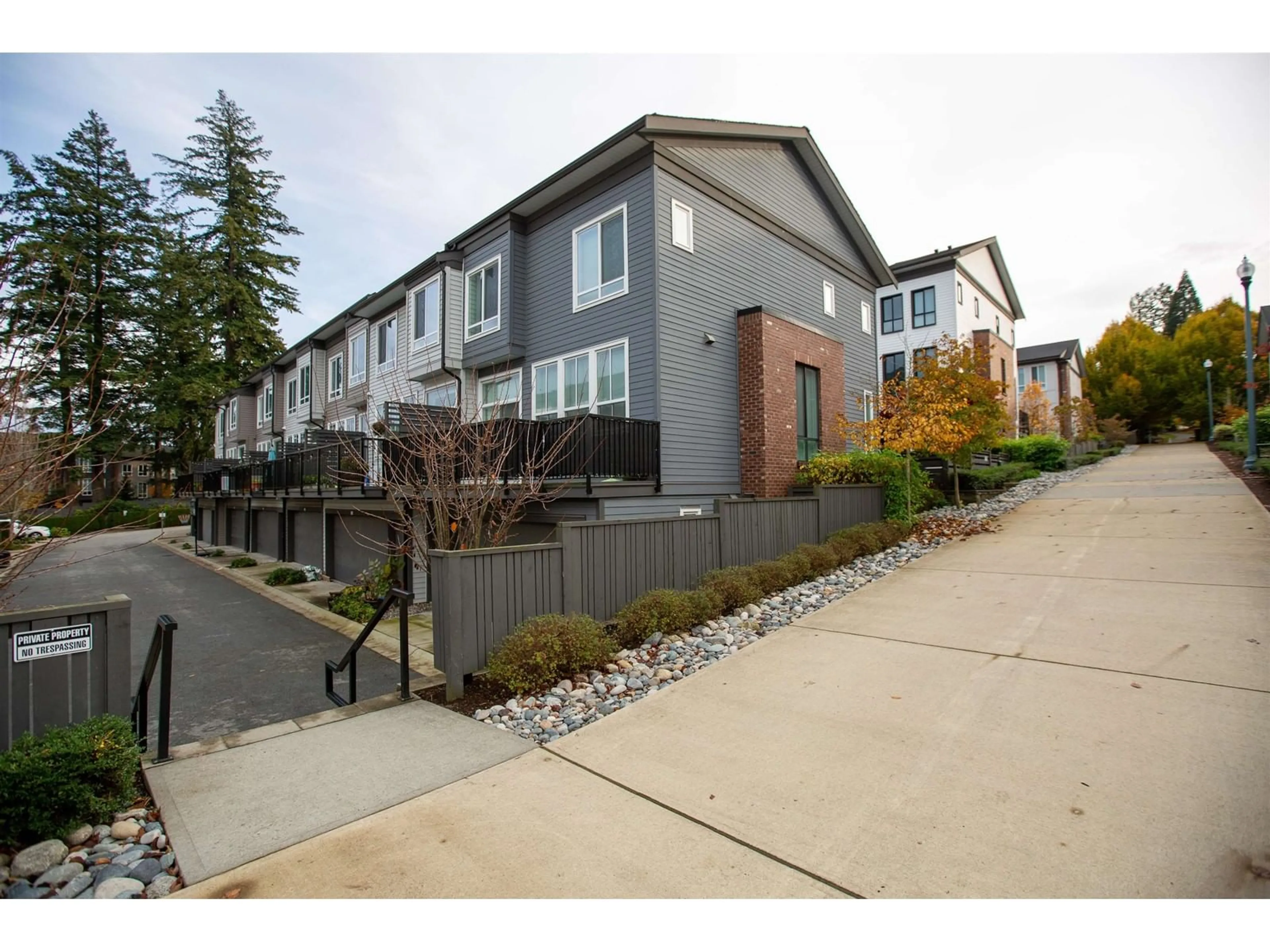 Unknown for 51 - 15898 27, Surrey British Columbia V3Z0T2