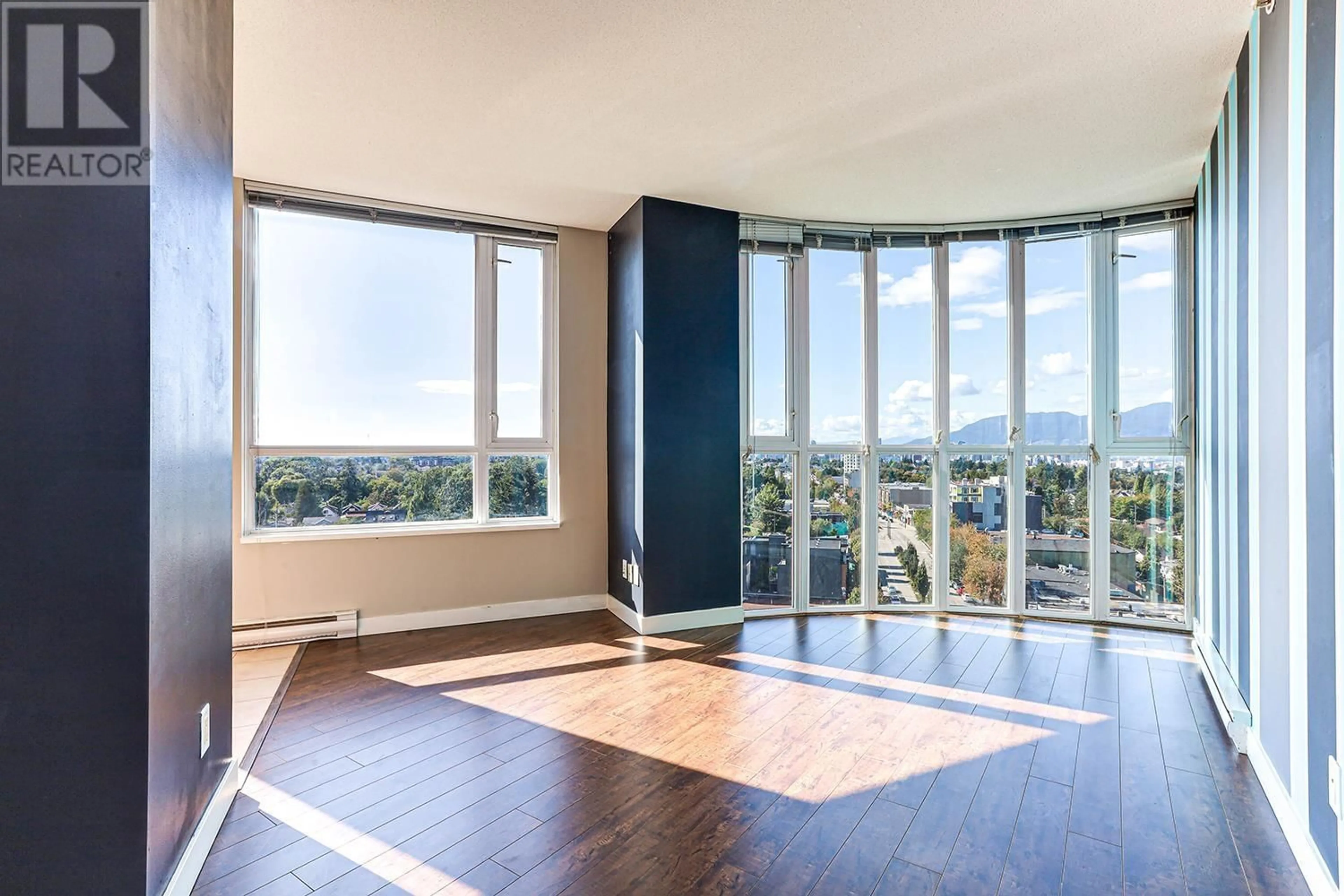 Indoor foyer, wood floors for 1004 4028 KNIGHT STREET, Vancouver British Columbia V5N5Y8