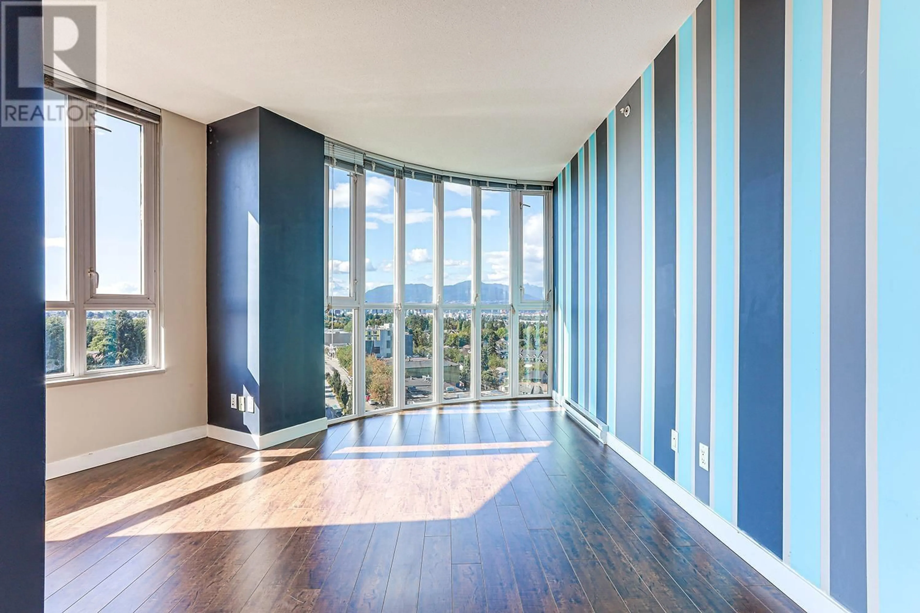 Indoor foyer, wood floors for 1004 4028 KNIGHT STREET, Vancouver British Columbia V5N5Y8