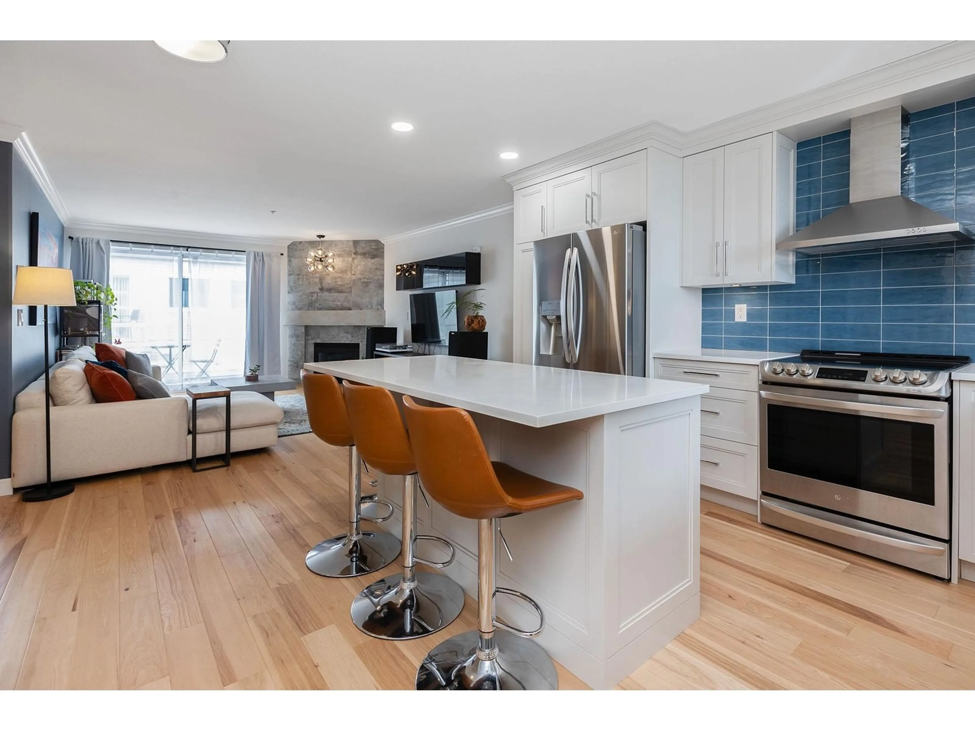 Open concept kitchen for 310 1153 VIDAL STREET, White Rock British Columbia V4B3T4