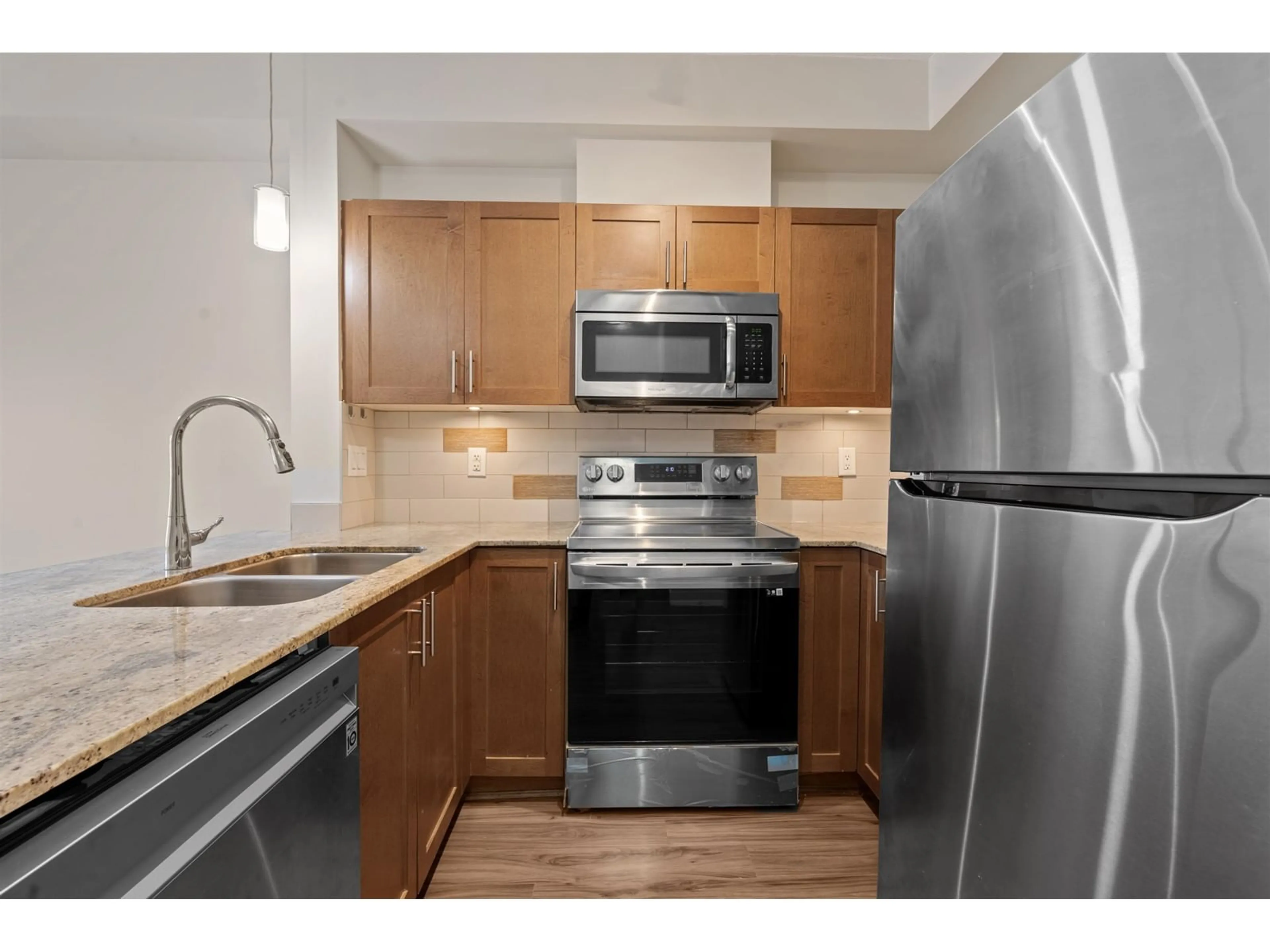 Standard kitchen for 217 13468 KING GEORGE BOULEVARD, Surrey British Columbia V3T0H5