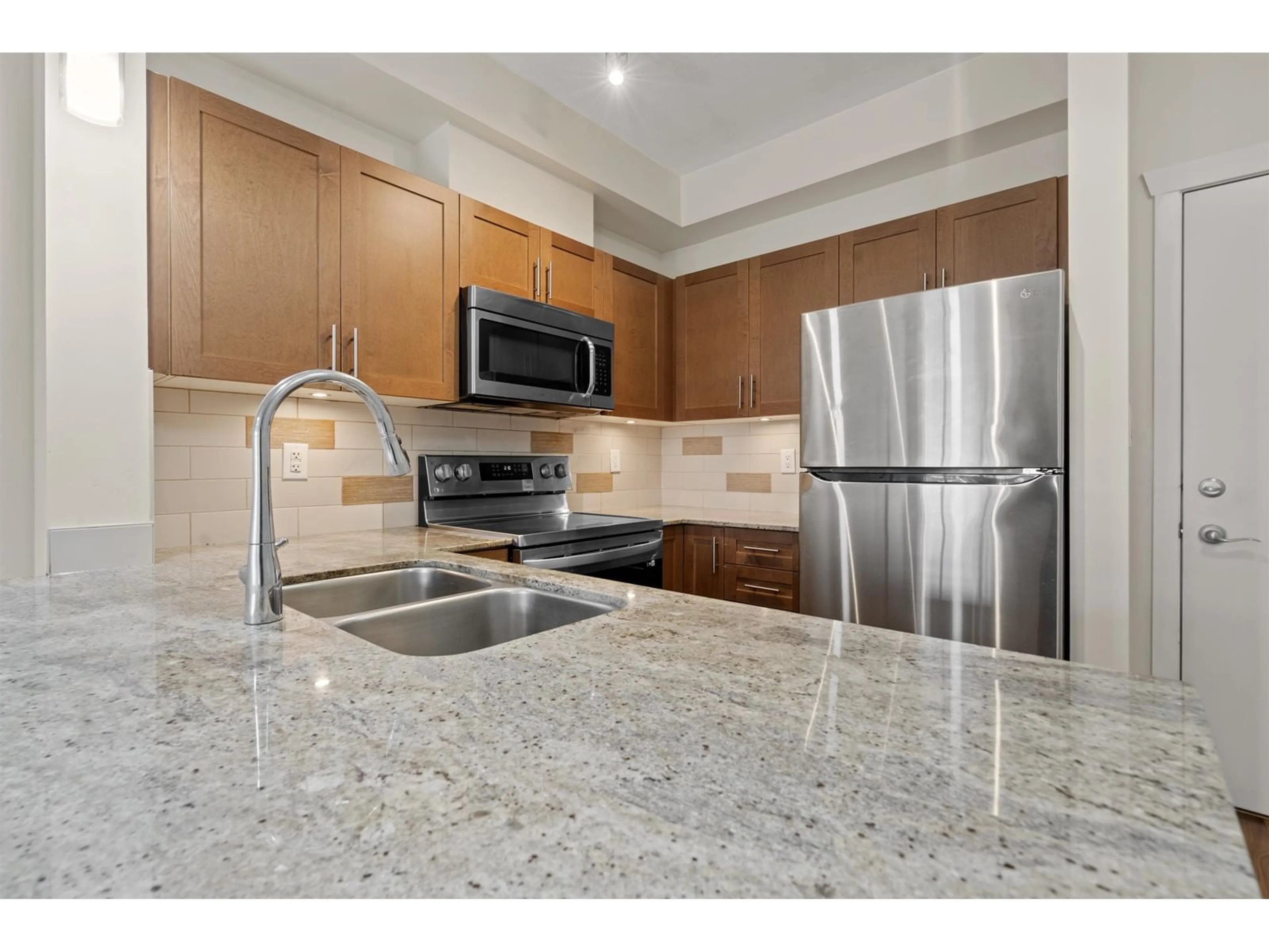 Standard kitchen for 217 13468 KING GEORGE BOULEVARD, Surrey British Columbia V3T0H5