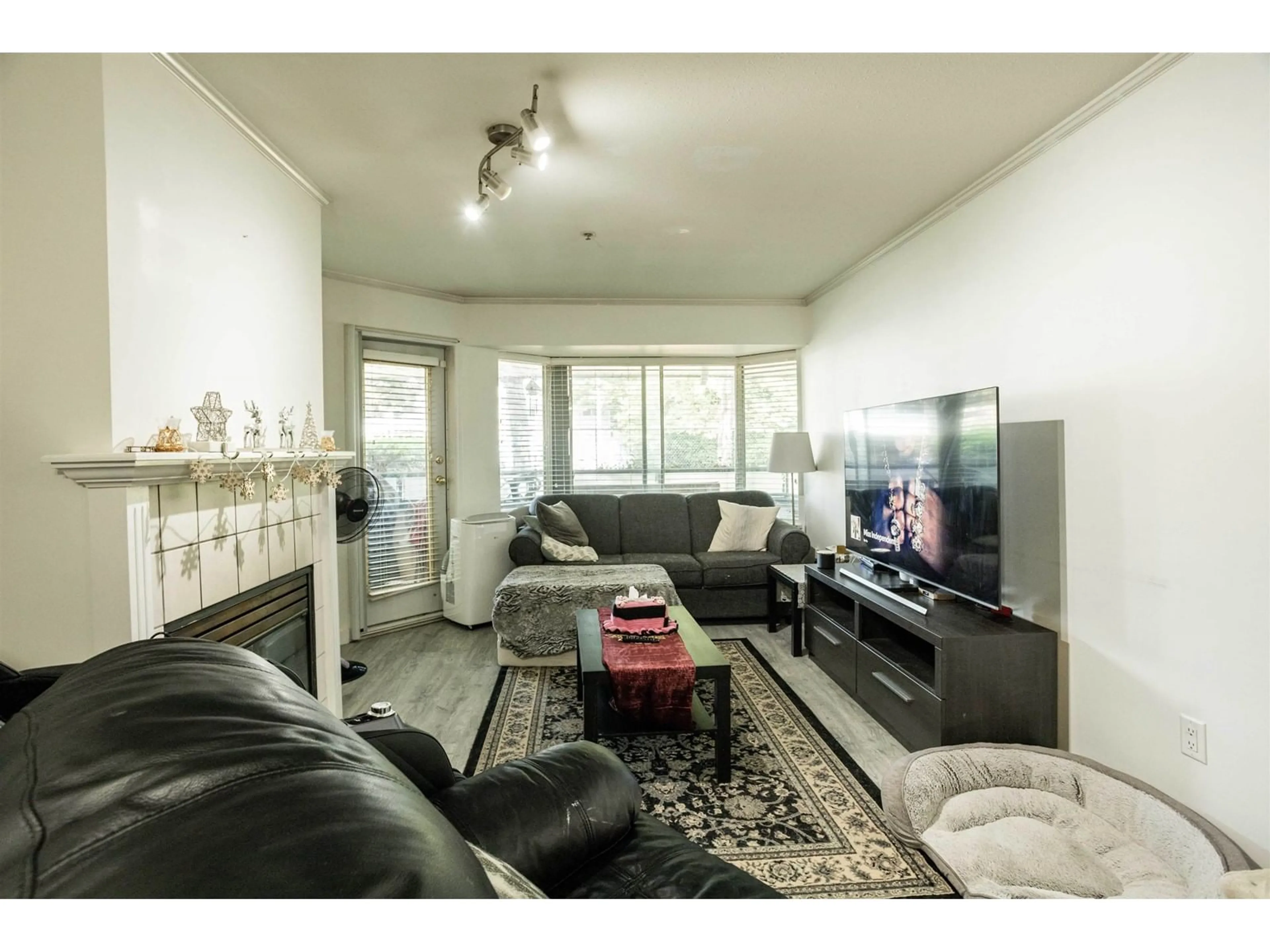 Living room, wood floors for 106 2962 TRETHEWEY STREET, Abbotsford British Columbia V2T4M2