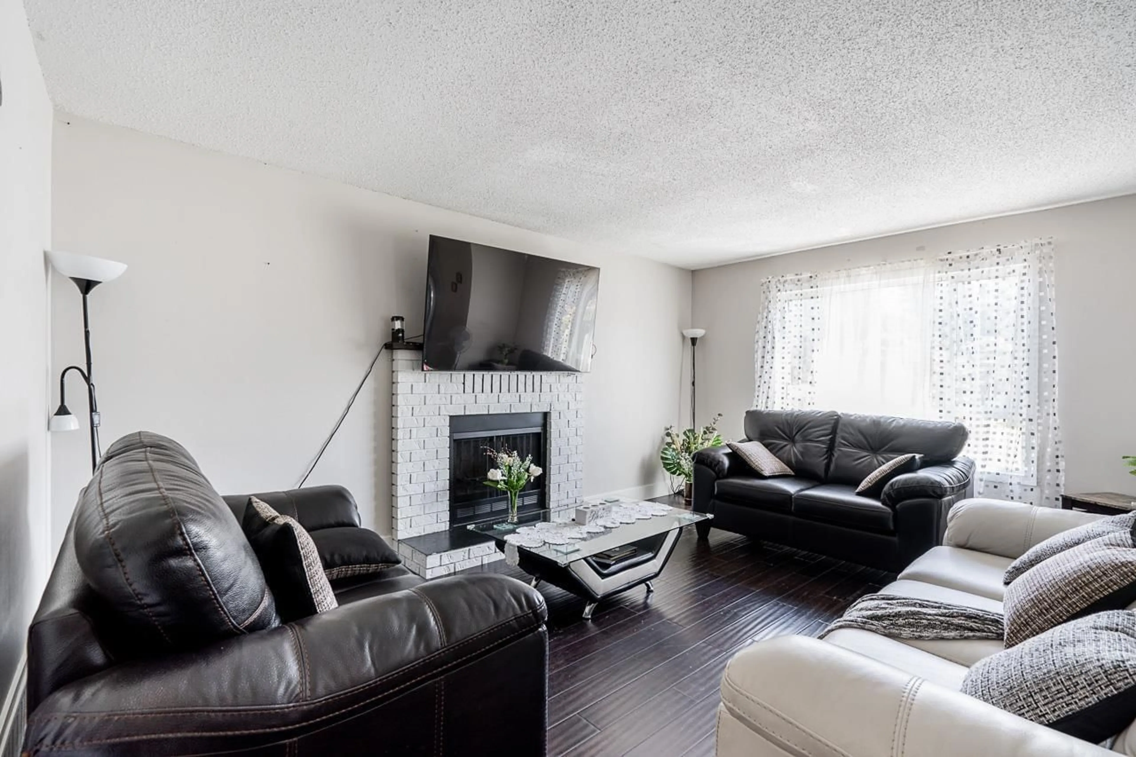 Living room, wood floors for 2921 BABICH STREET, Abbotsford British Columbia V2S3K4