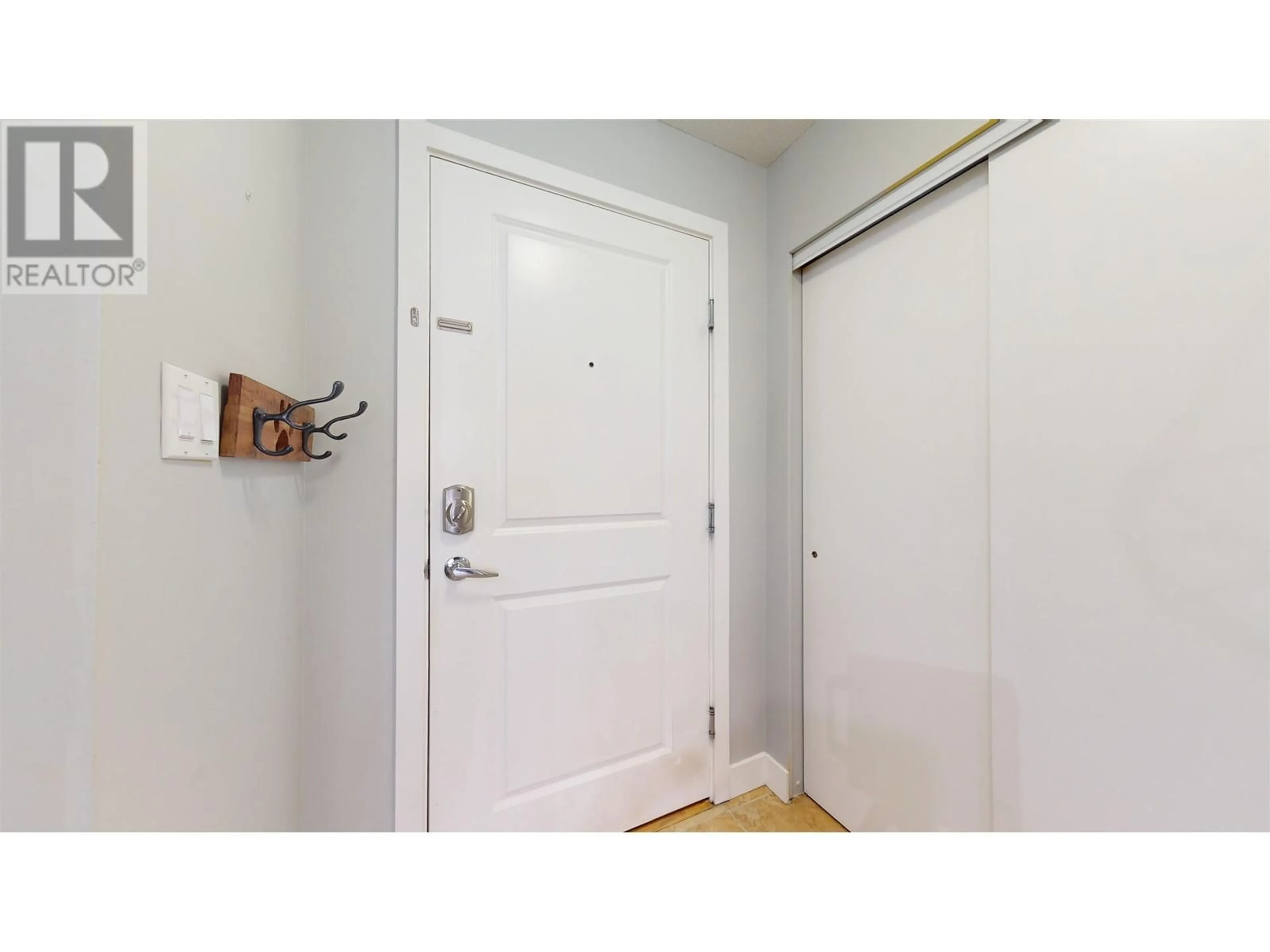 Indoor entryway, not visible floor for 312 19677 MEADOW GARDENS WAY, Pitt Meadows British Columbia V3Y0A2