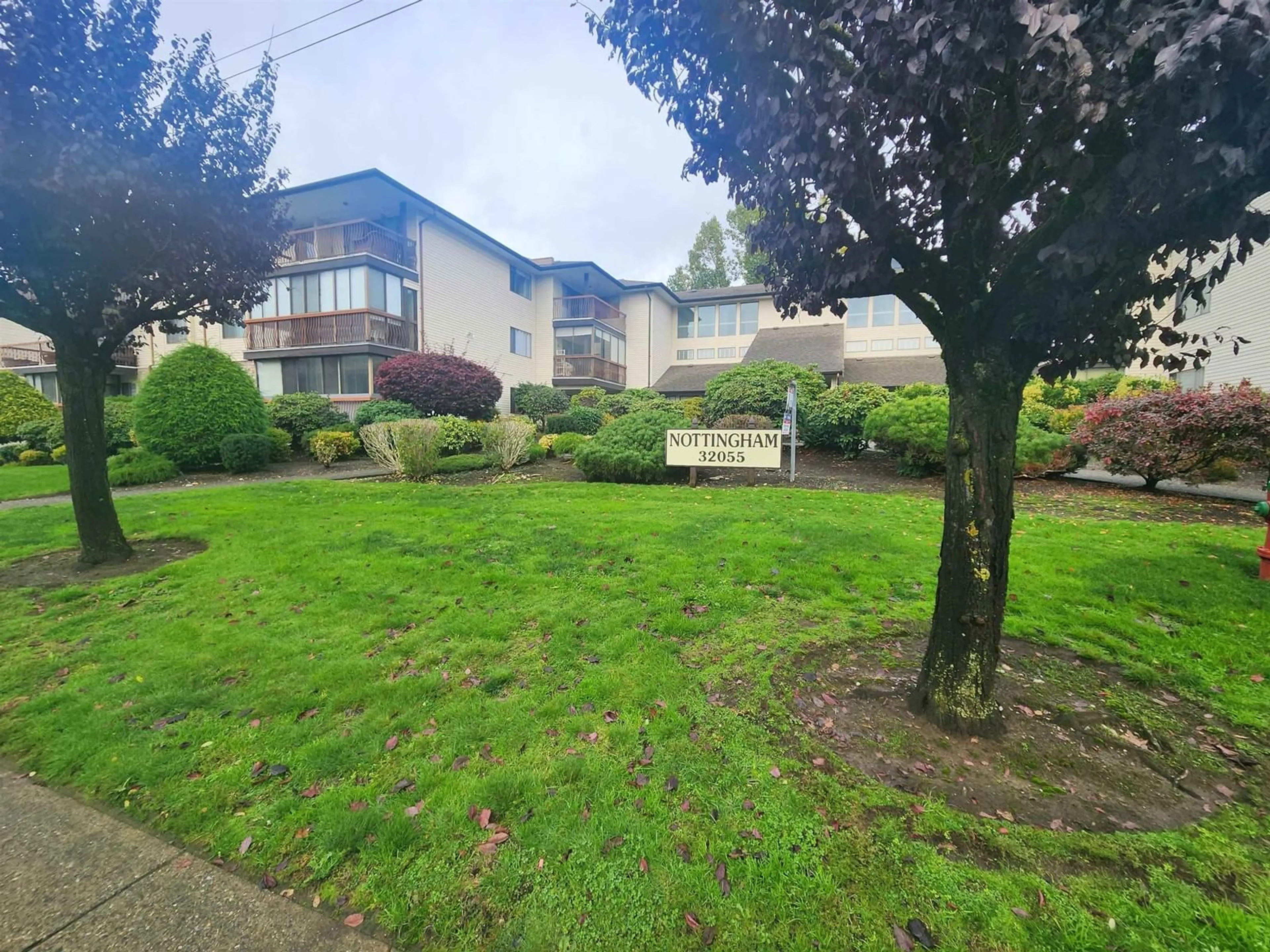 A pic from exterior of the house or condo, the fenced backyard for 111 32055 OLD YALE ROAD, Abbotsford British Columbia V2T2C8