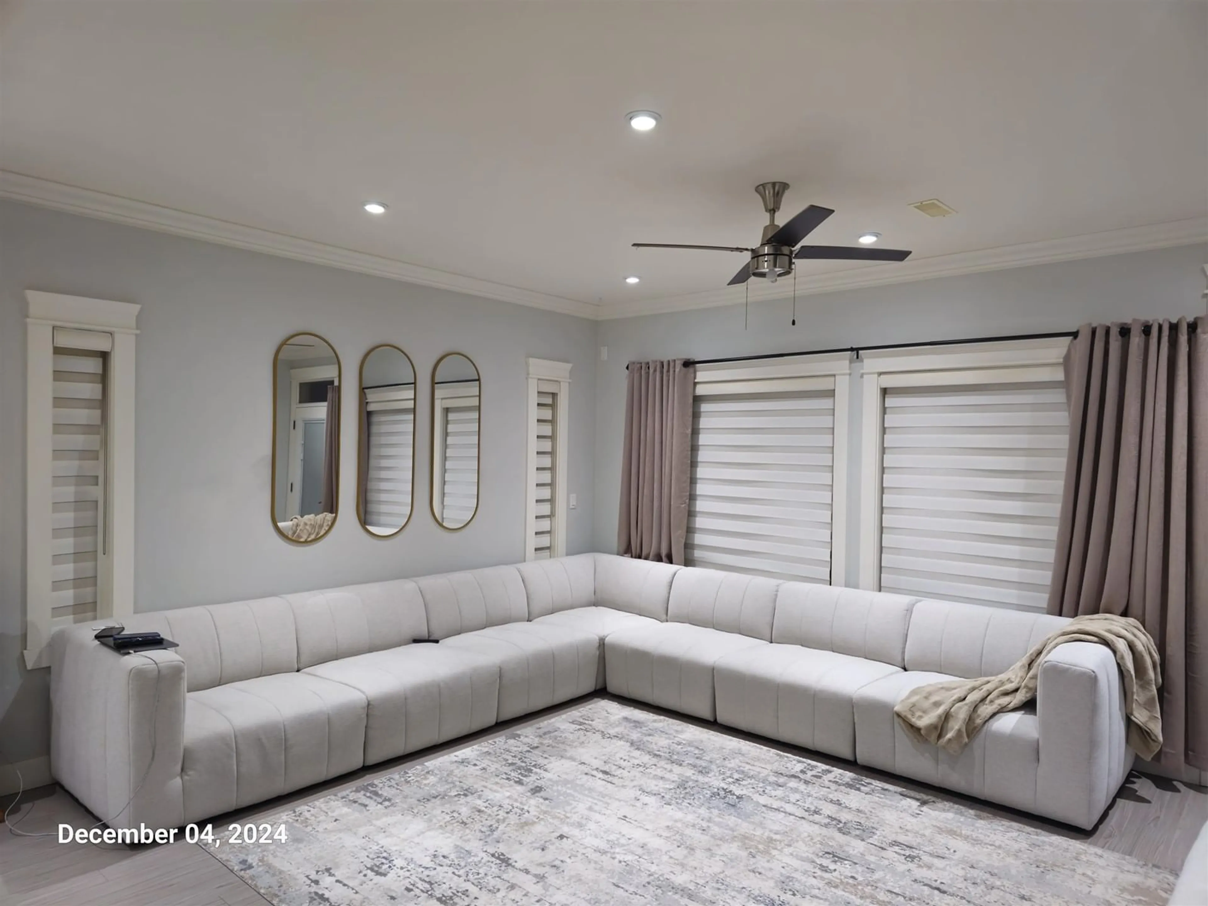 Living room with furniture, unknown for 3167 ENGINEER, Abbotsford British Columbia V4X0A7