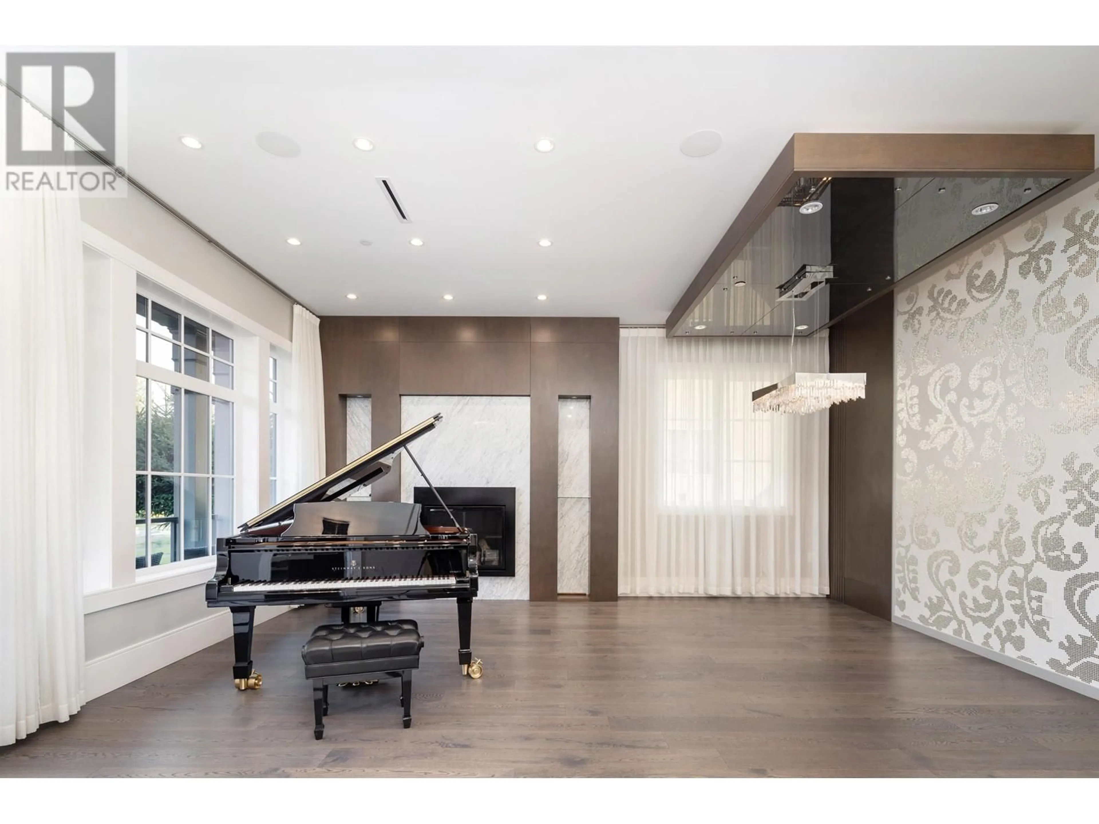 Indoor foyer, wood floors for 2638 W 22ND AVENUE, Vancouver British Columbia V6L1M2