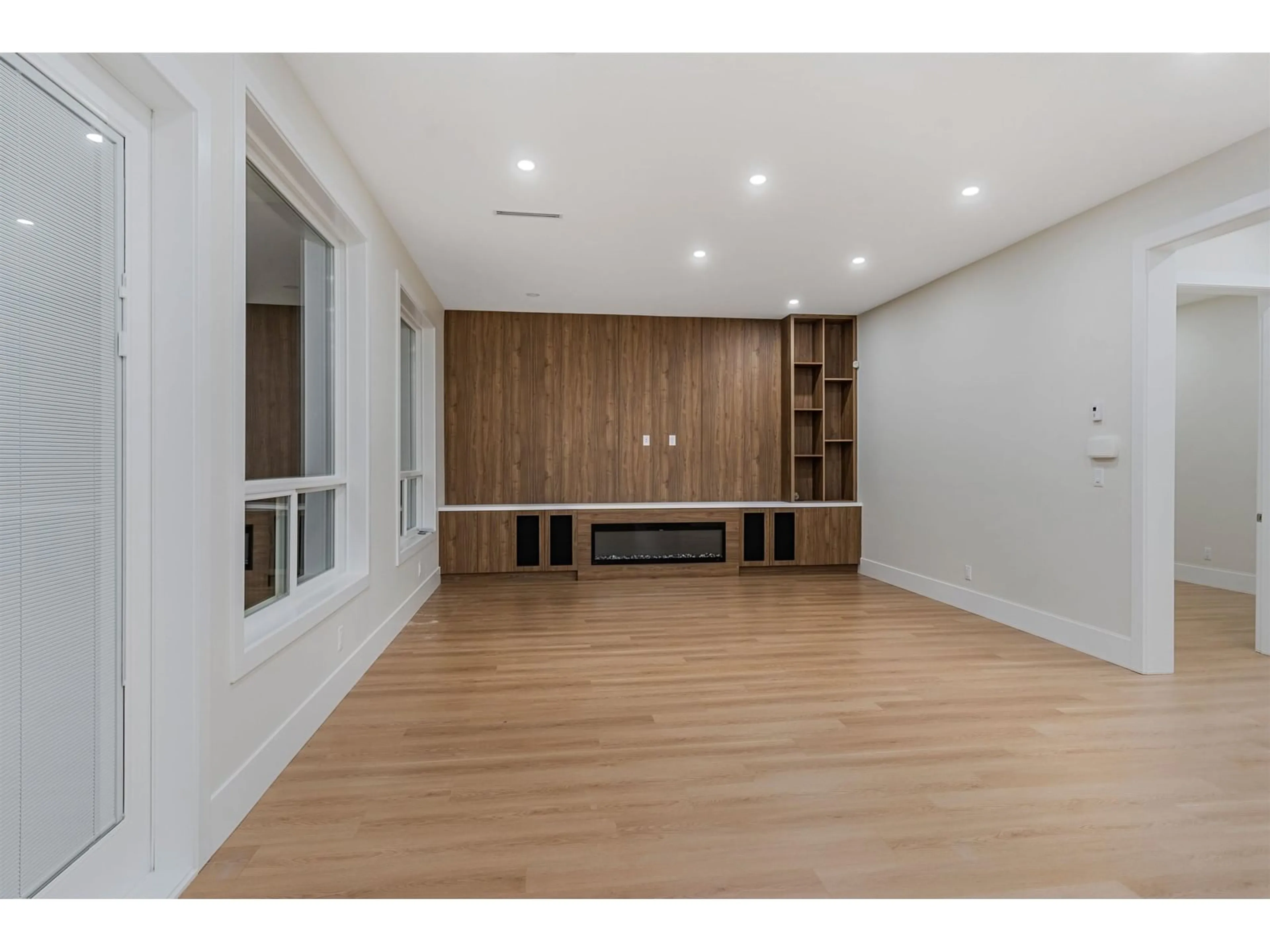 Other indoor space, wood floors for 20251 27 AVENUE, Langley British Columbia V2Z0B6