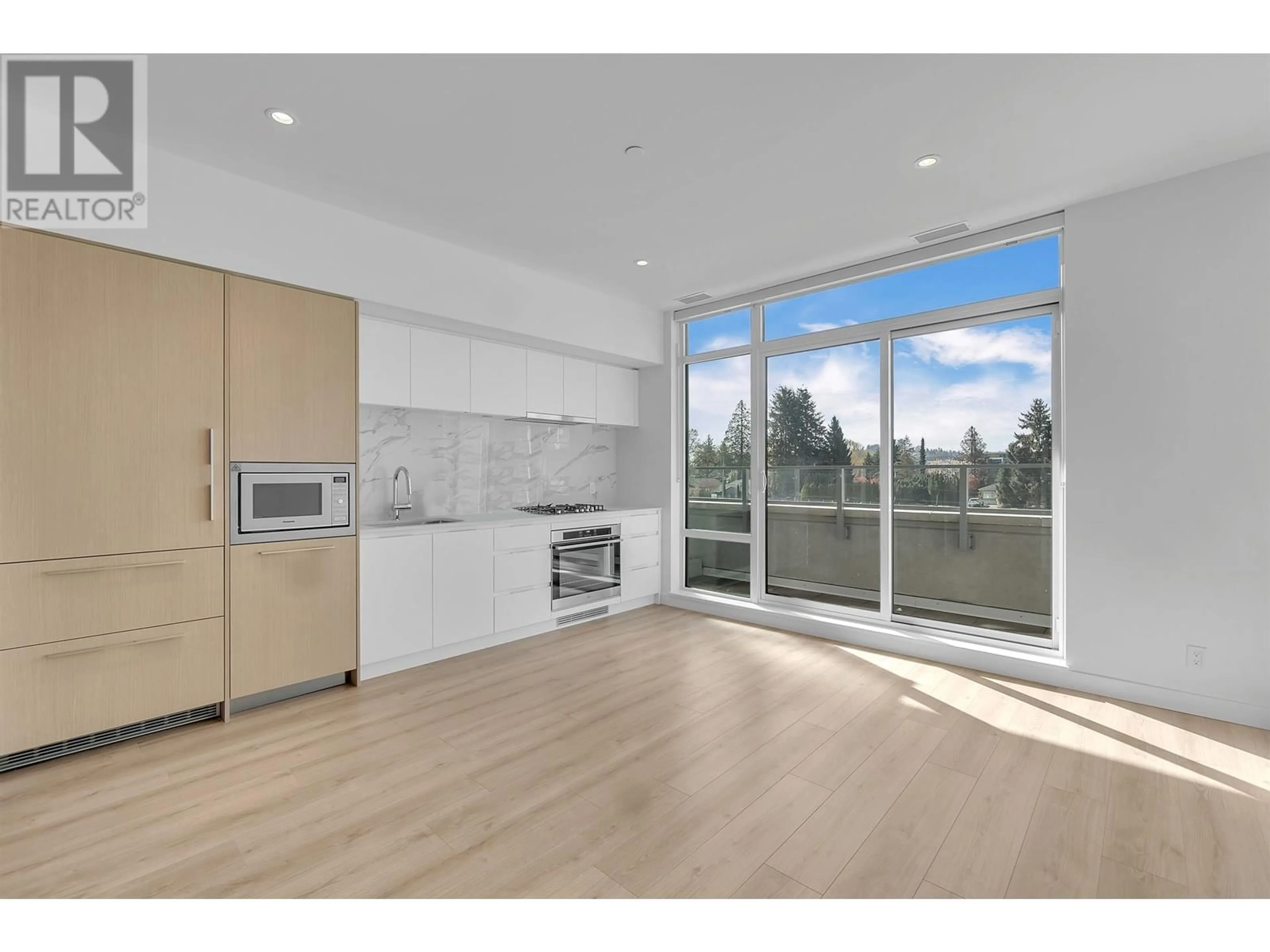 Open concept kitchen for 202 1500 FERN STREET, North Vancouver British Columbia V7J1H6