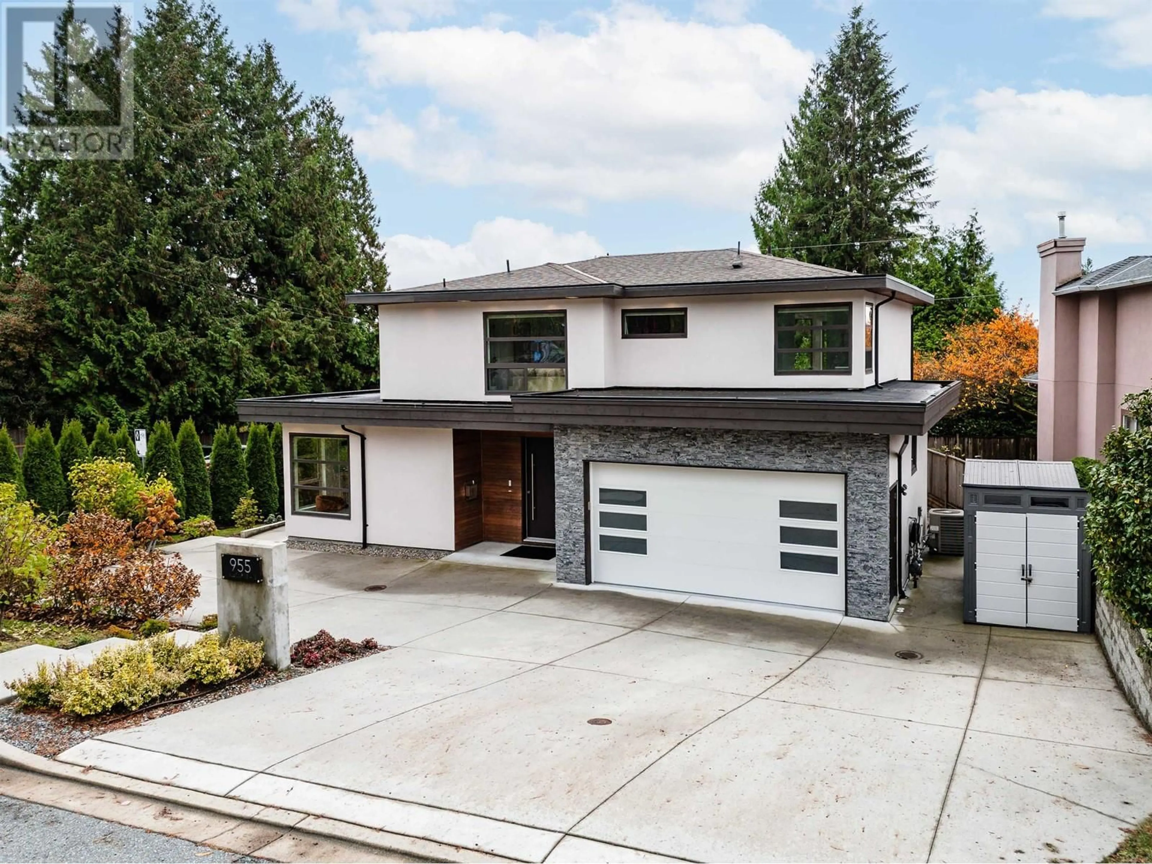 Frontside or backside of a home, the street view for 955 MELBOURNE AVENUE, North Vancouver British Columbia V7R1P1